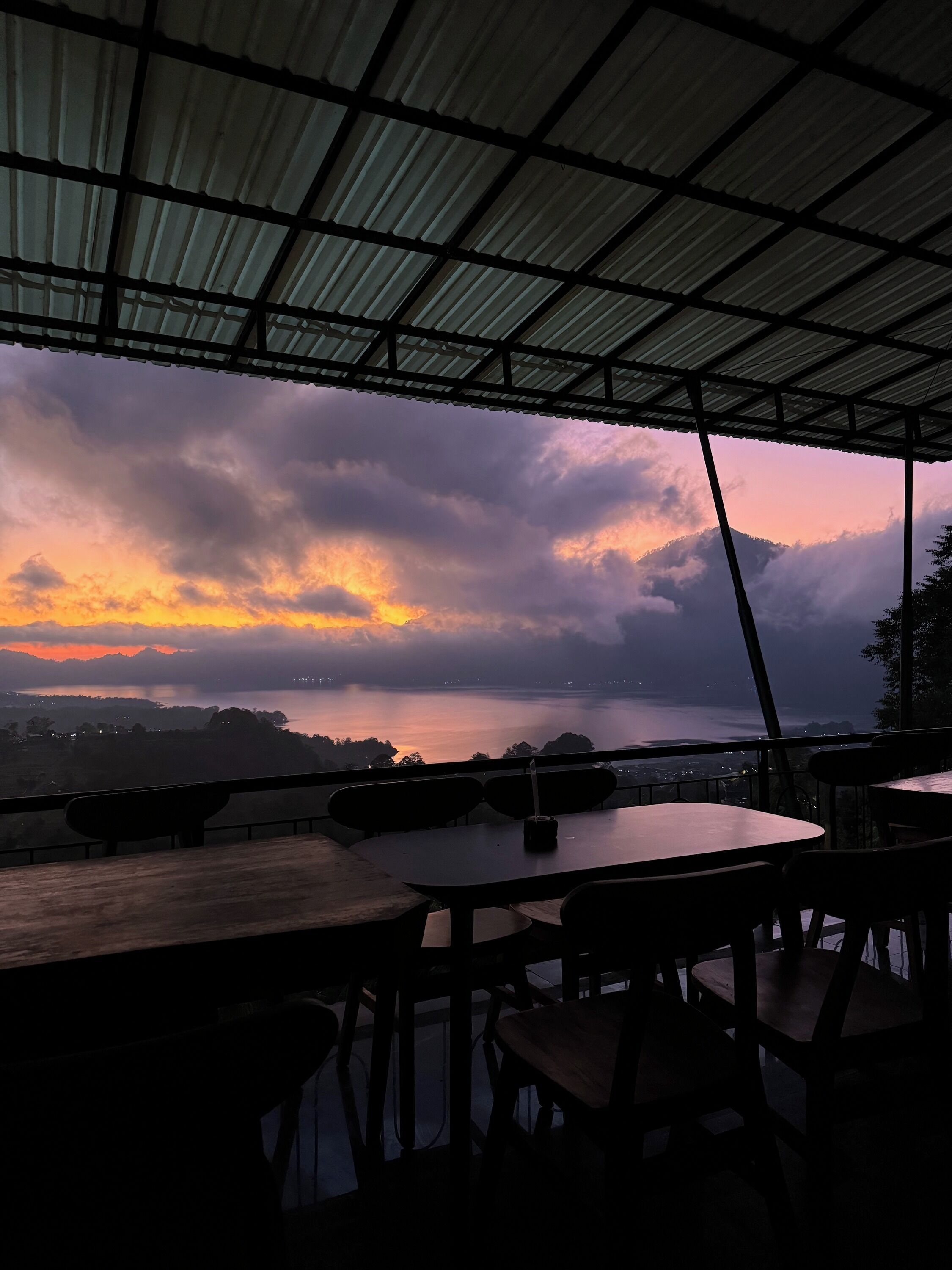 Caldera Hotel & Restaurant