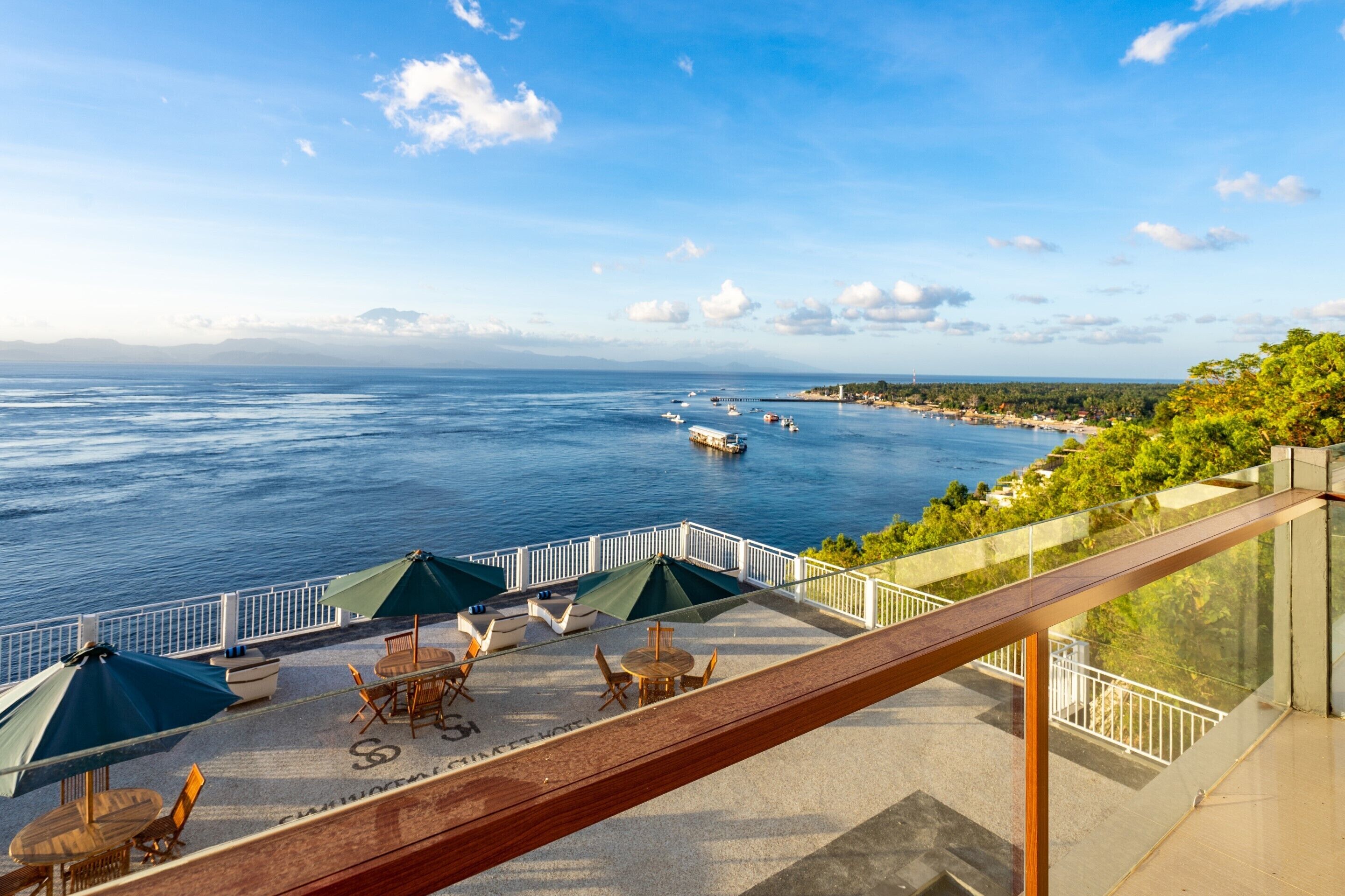 Samuh Sunset Hotel by WizZeLa