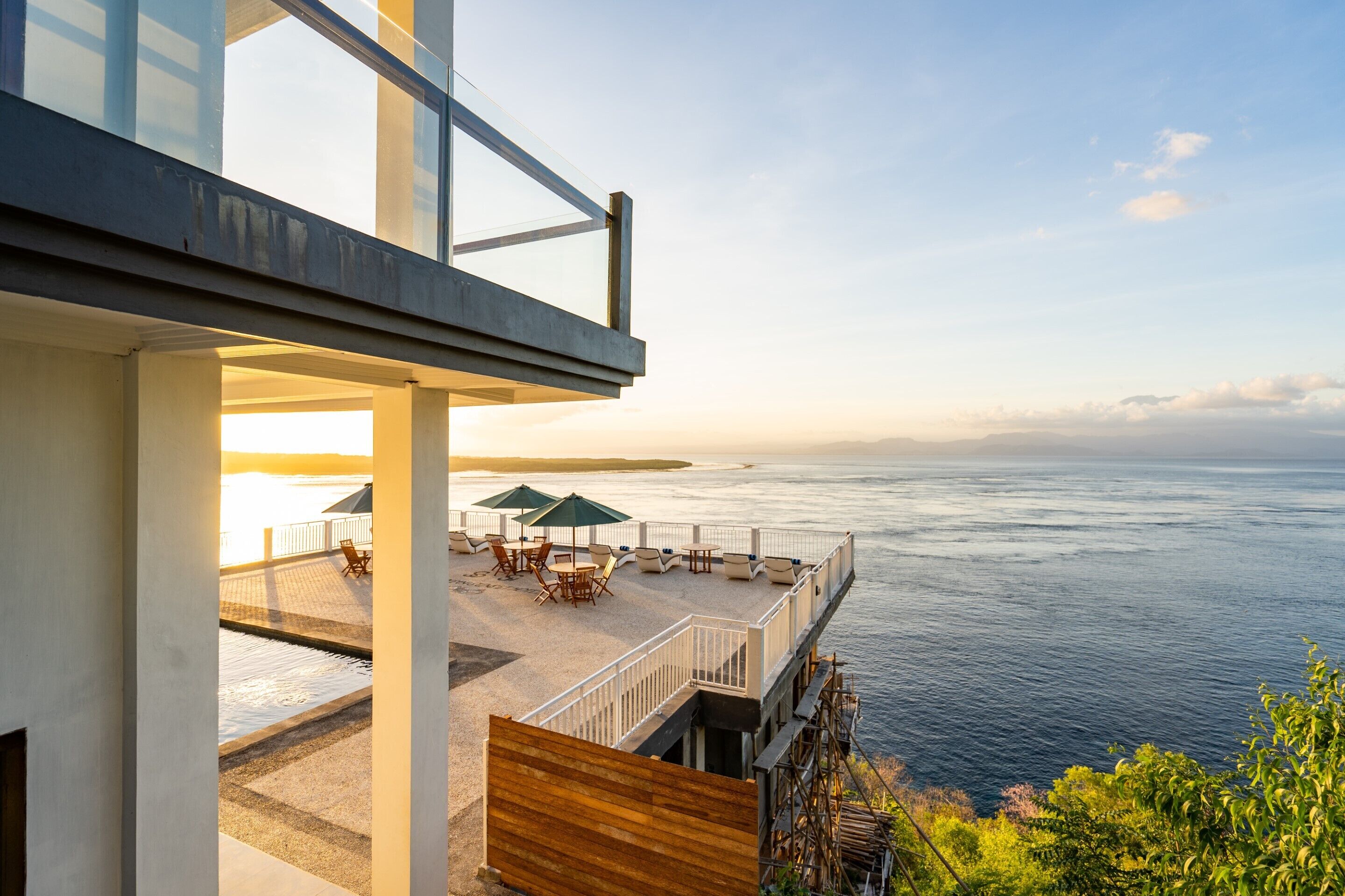 Samuh Sunset Hotel by WizZeLa