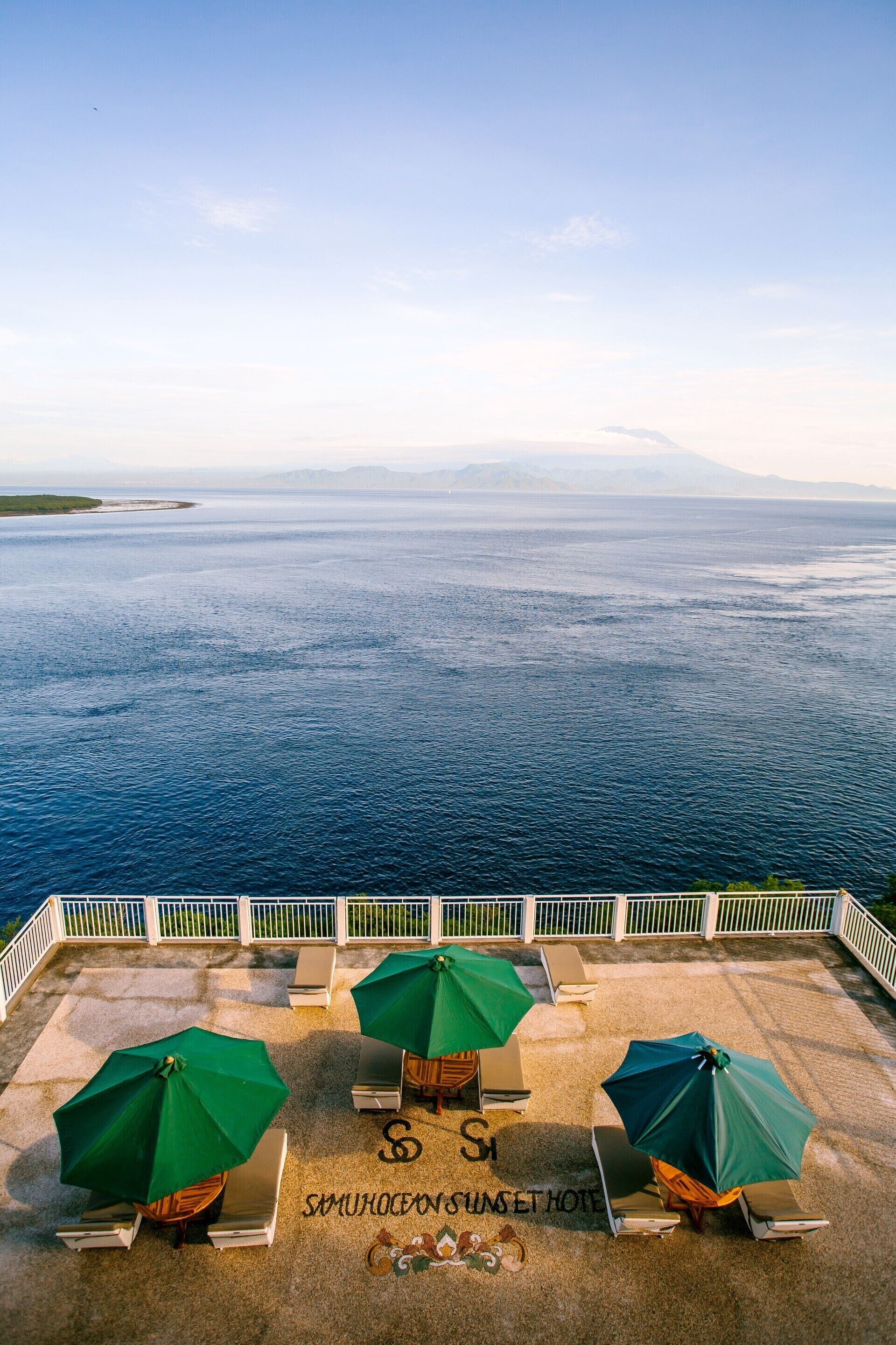 Samuh Sunset Hotel by WizZeLa