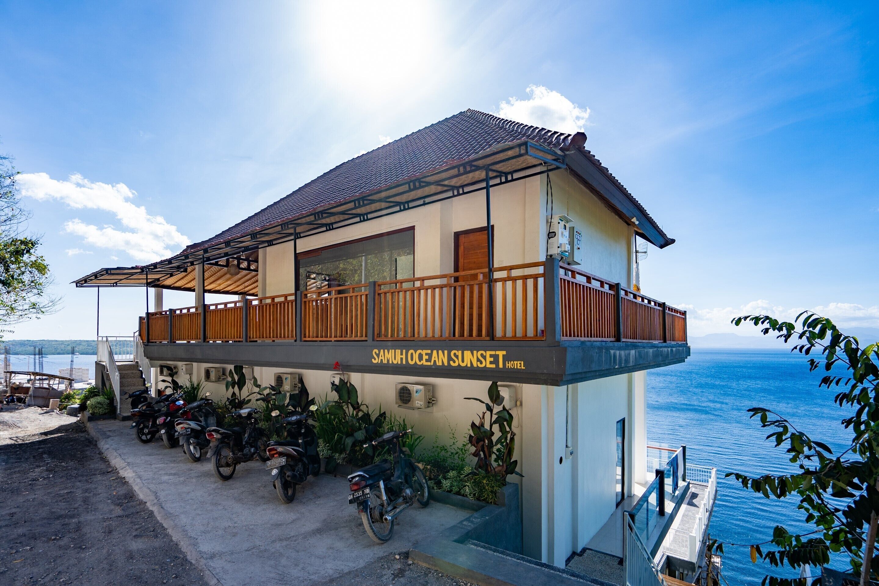 Samuh Sunset Hotel by WizZeLa