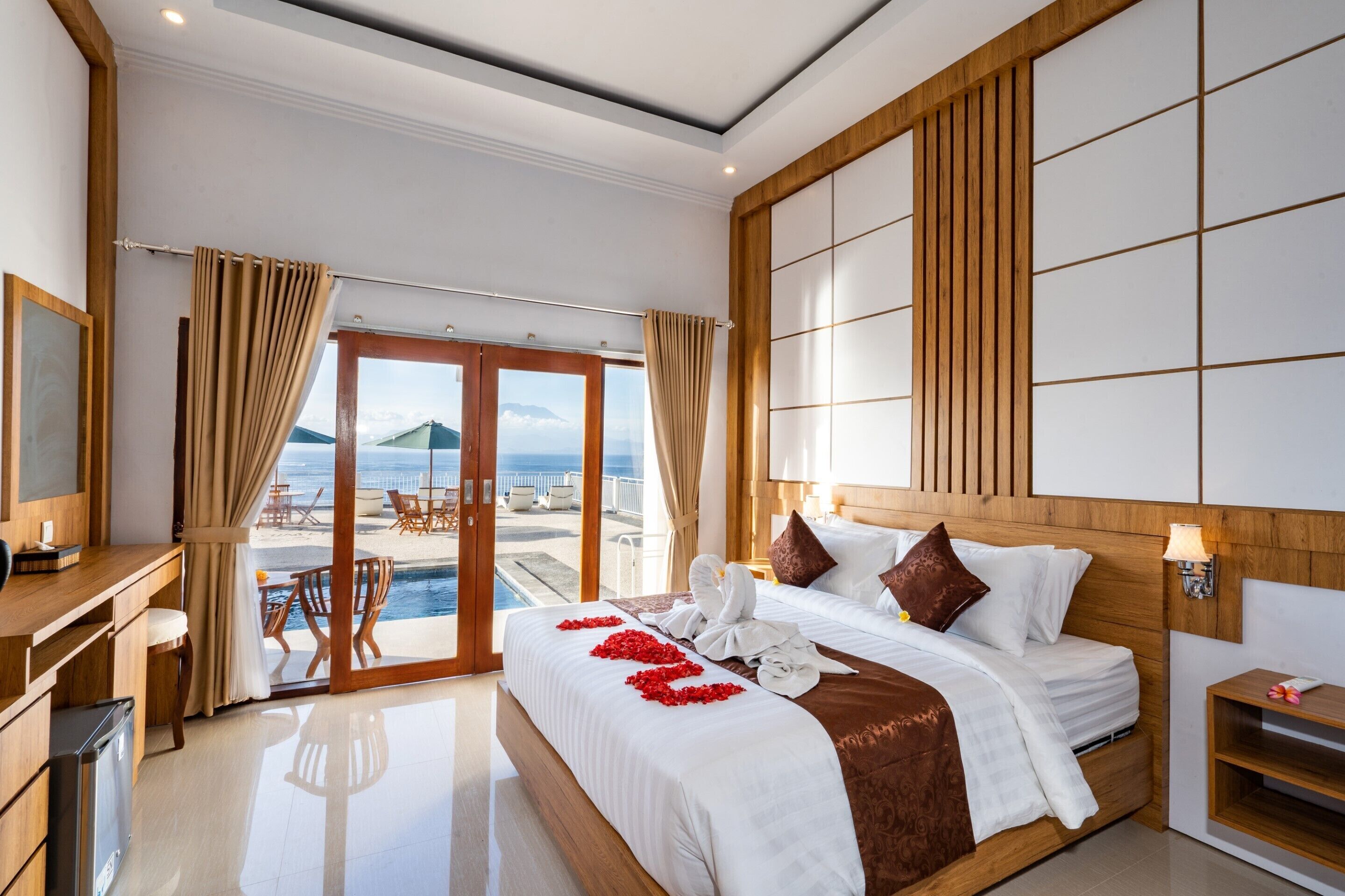 Samuh Sunset Hotel by WizZeLa