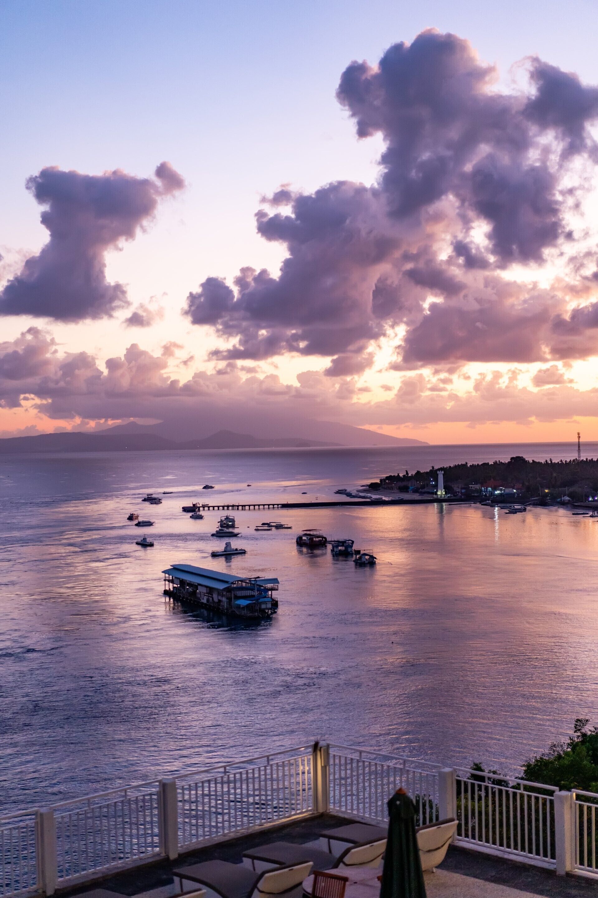 Samuh Sunset Hotel by WizZeLa