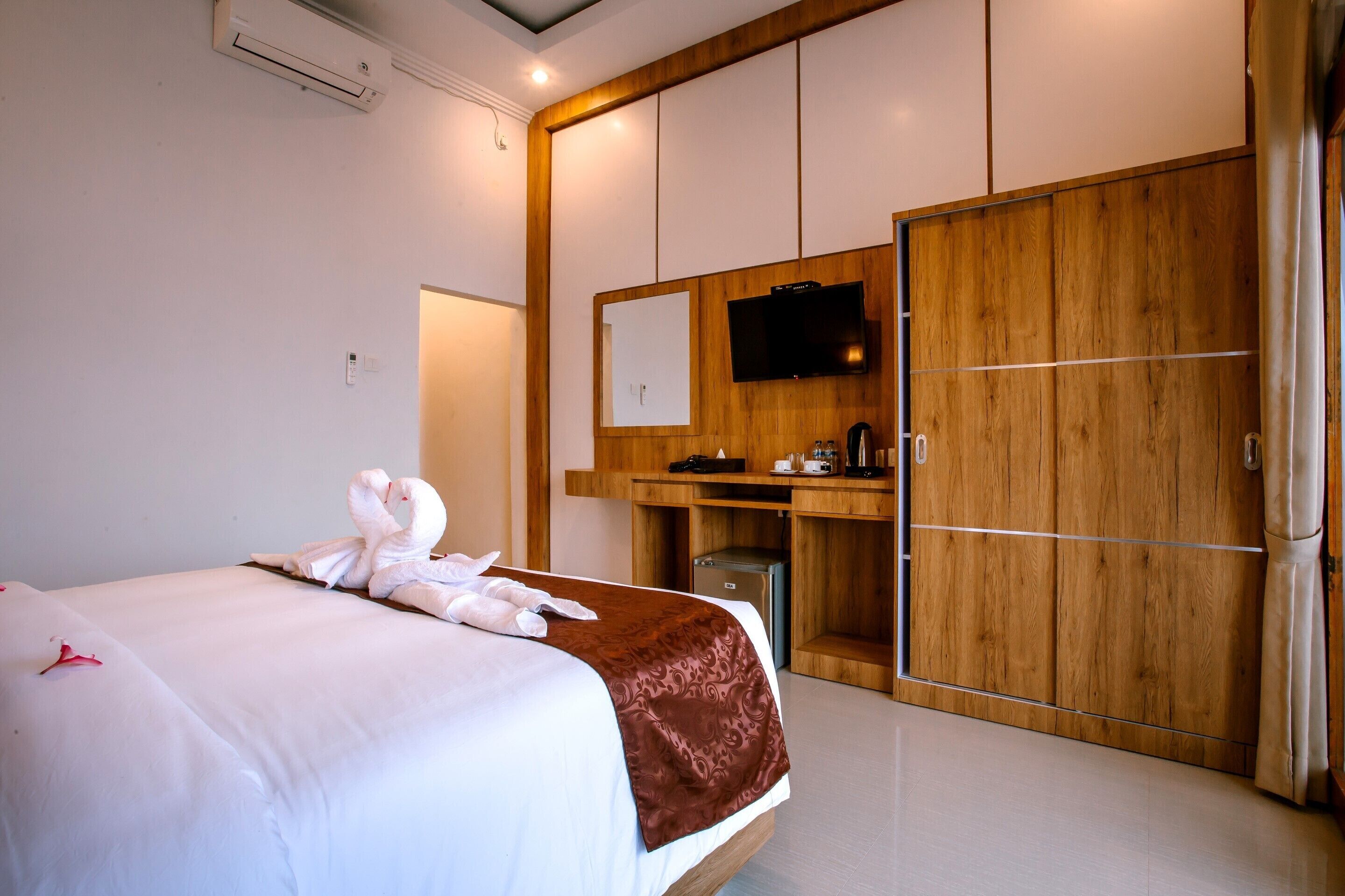 Samuh Sunset Hotel by WizZeLa