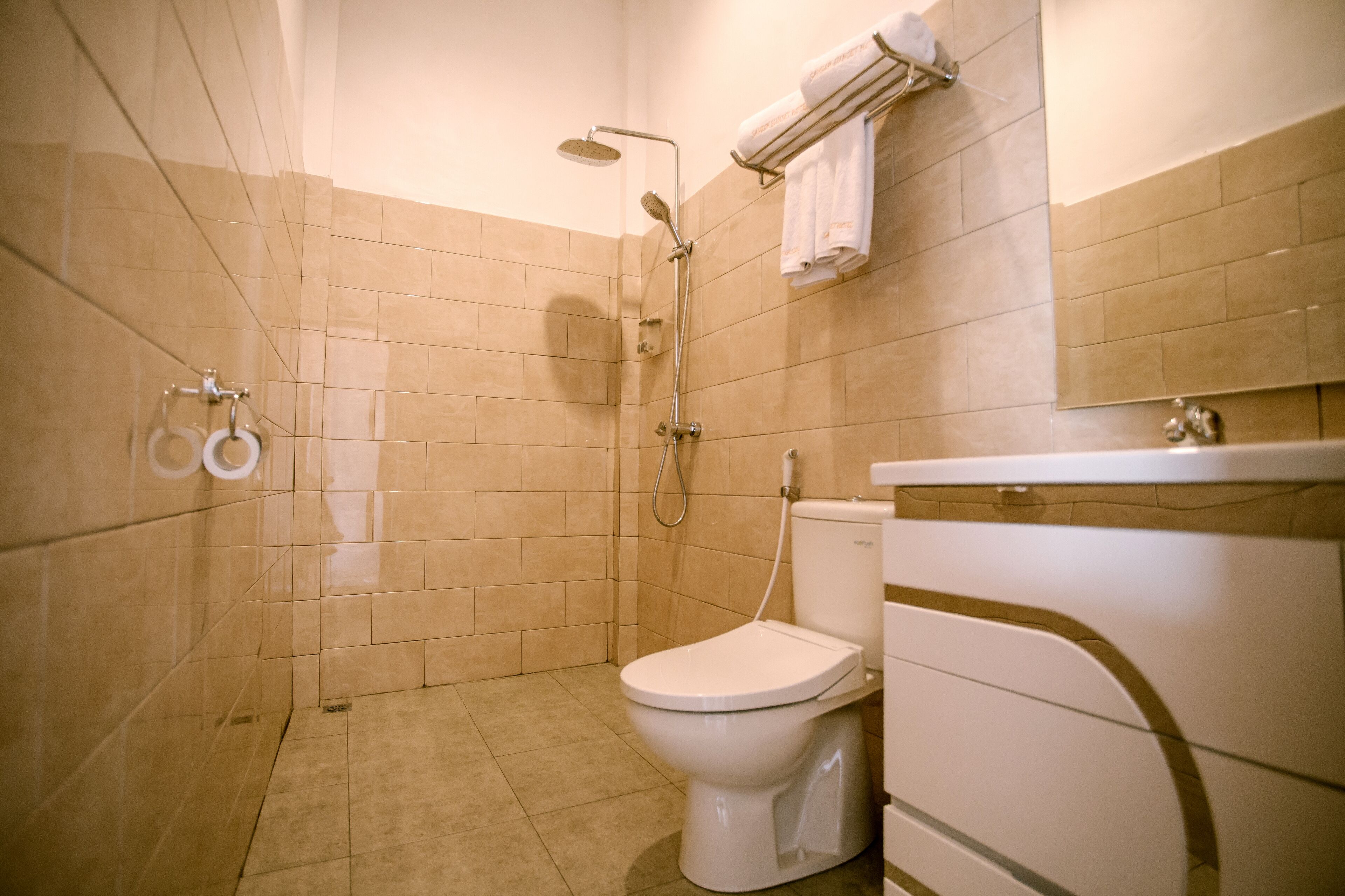 Samuh Sunset Hotel by WizZeLa