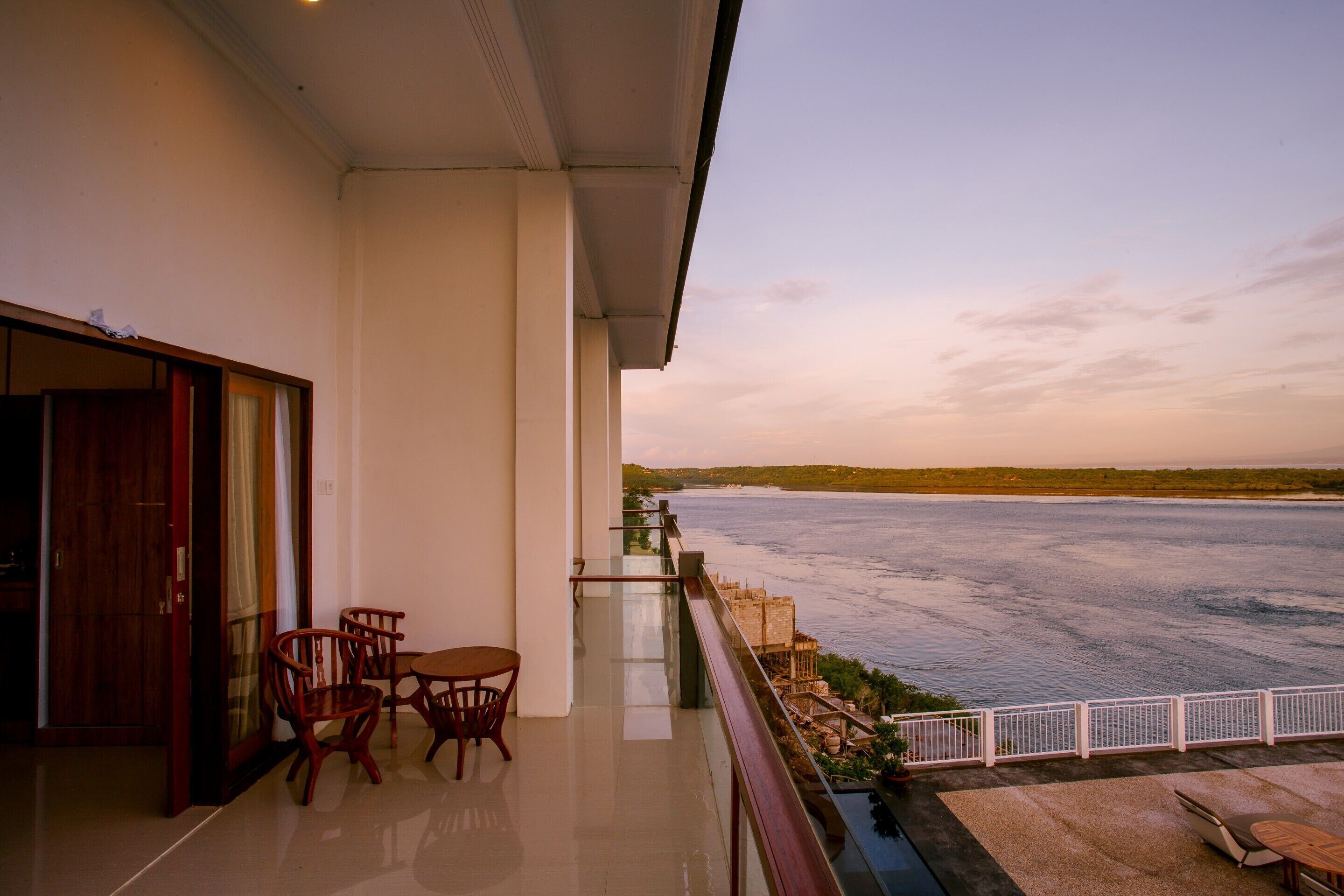 Samuh Sunset Hotel by WizZeLa