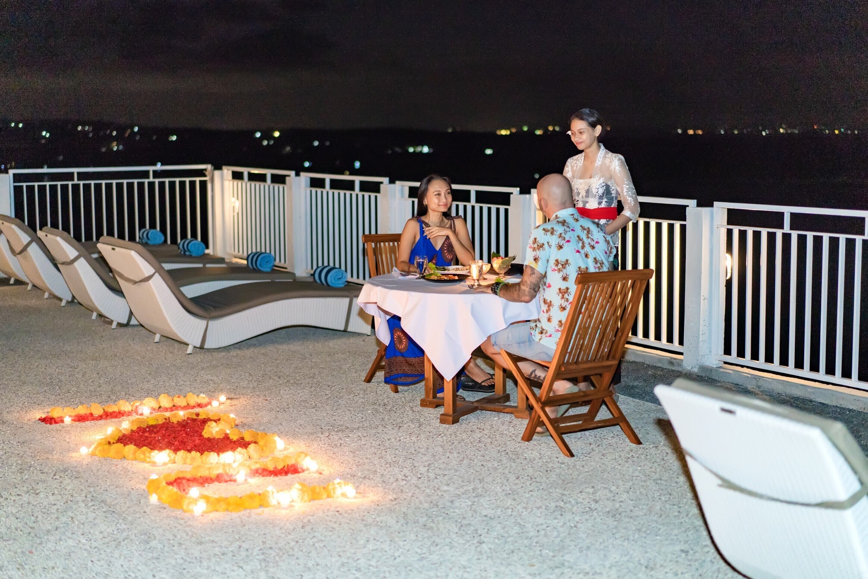 Samuh Sunset Hotel by WizZeLa