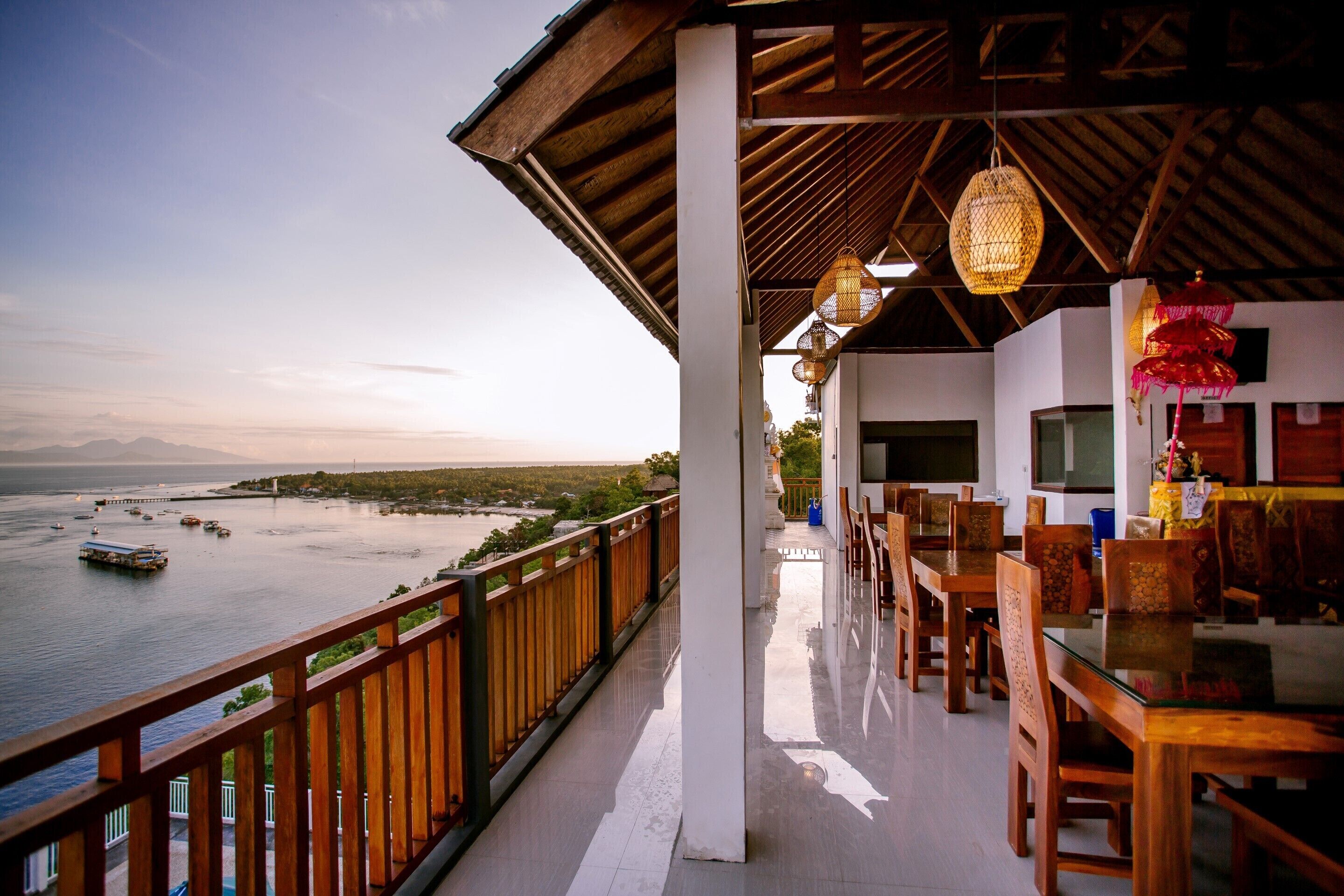 Samuh Sunset Hotel by WizZeLa