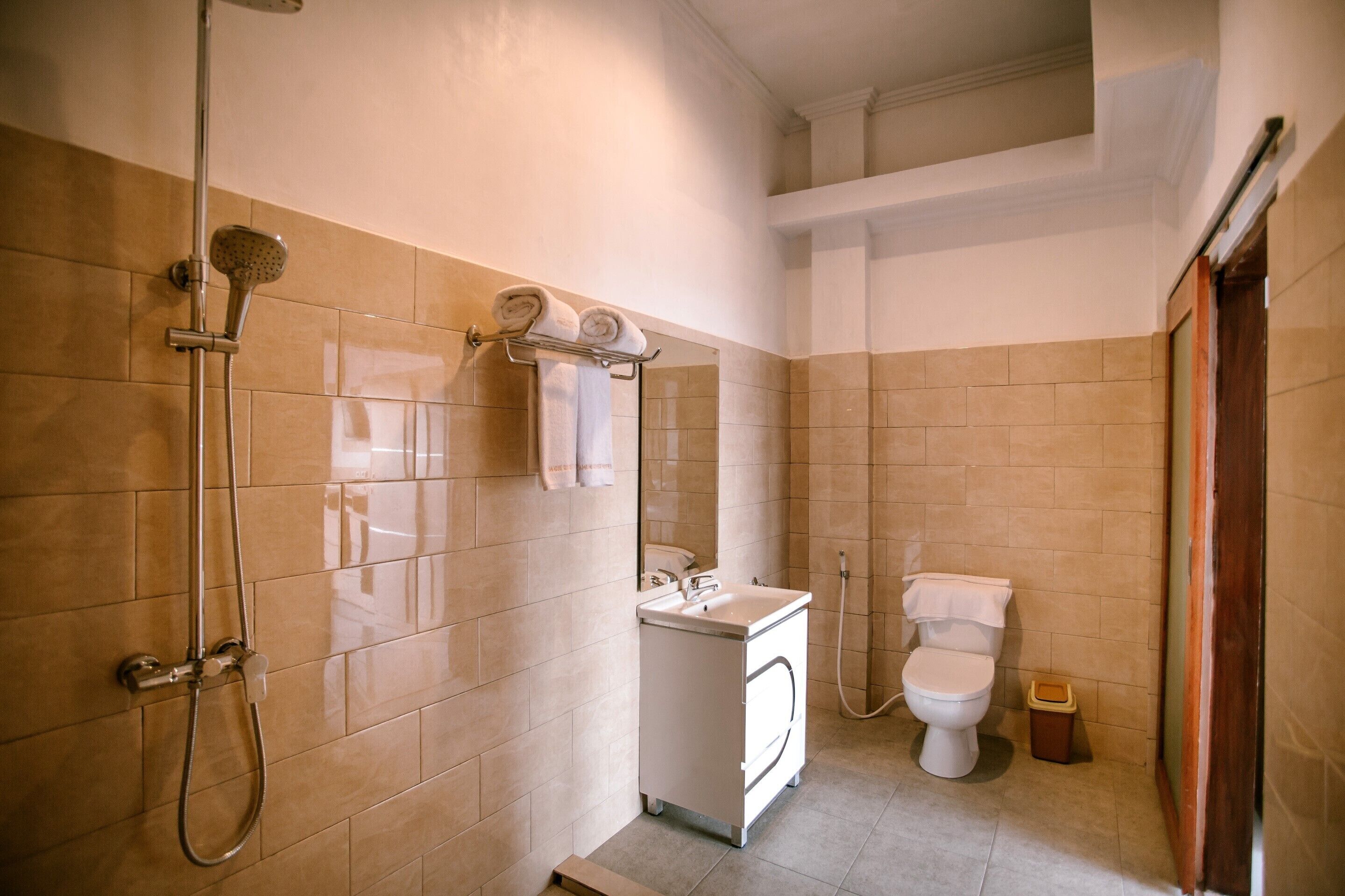 Samuh Sunset Hotel by WizZeLa