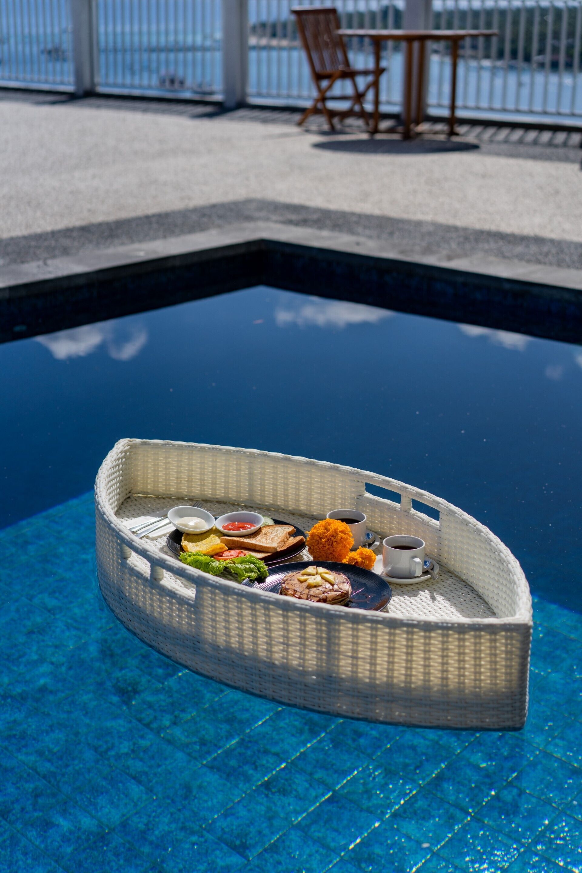 Samuh Sunset Hotel by WizZeLa