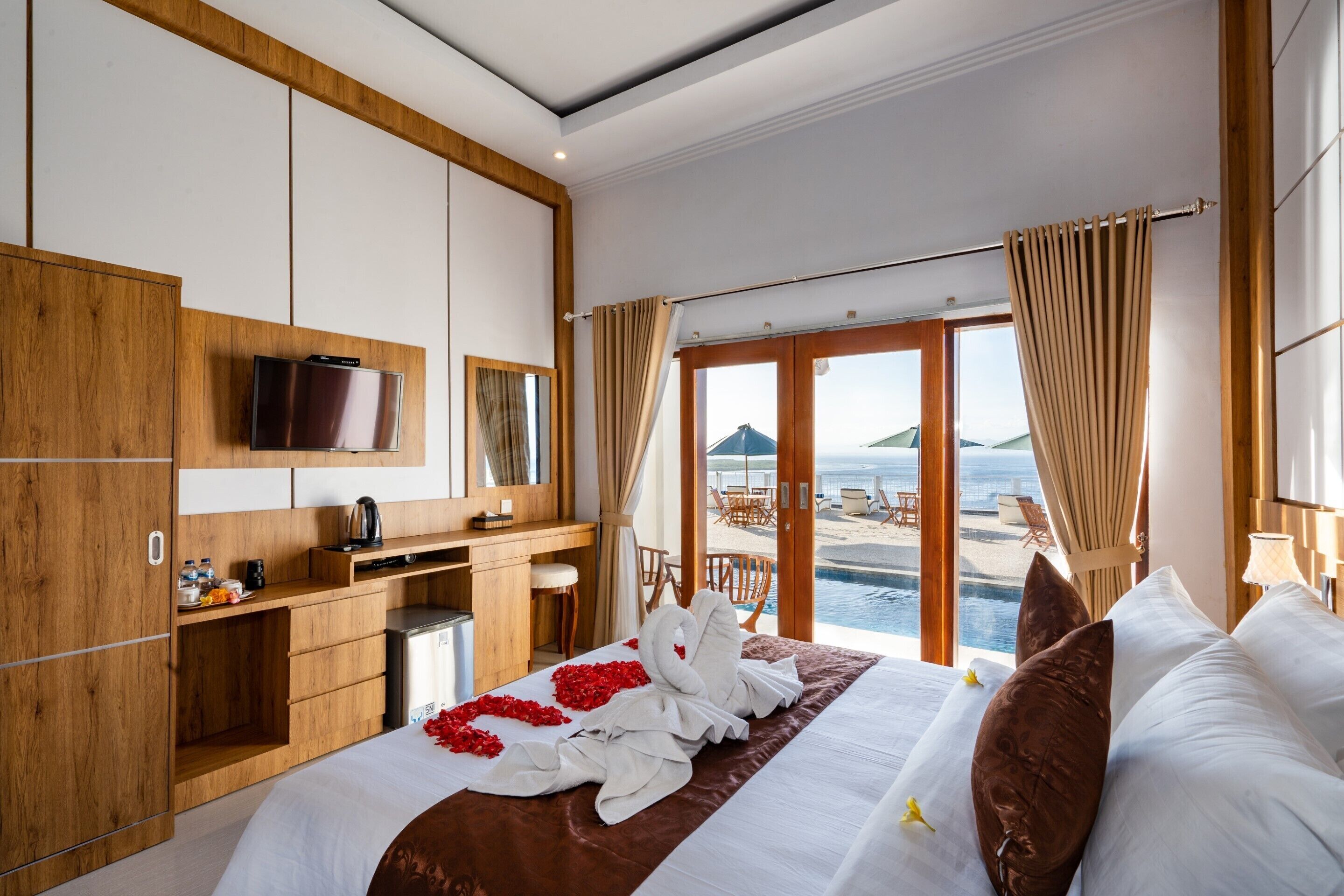 Samuh Sunset Hotel by WizZeLa