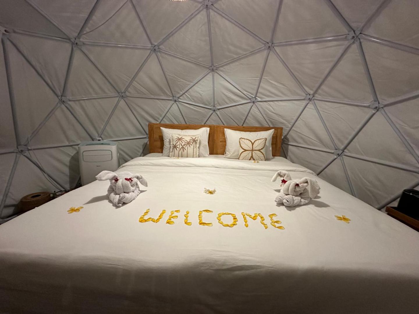 Glamping @ Pebbles & Fins