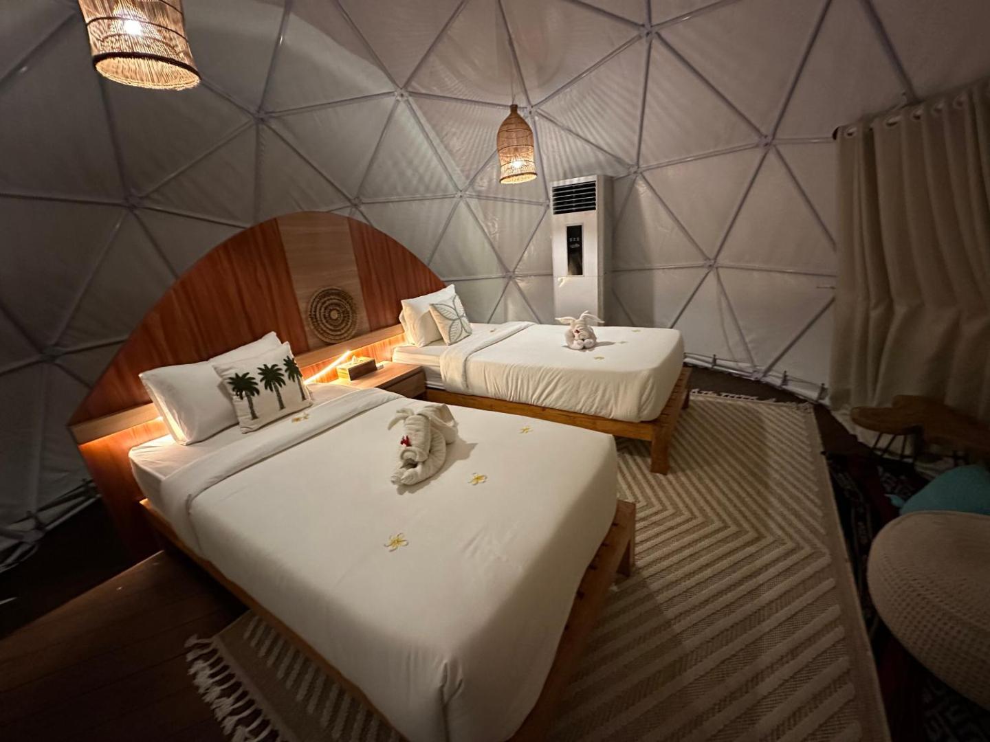 Glamping @ Pebbles & Fins