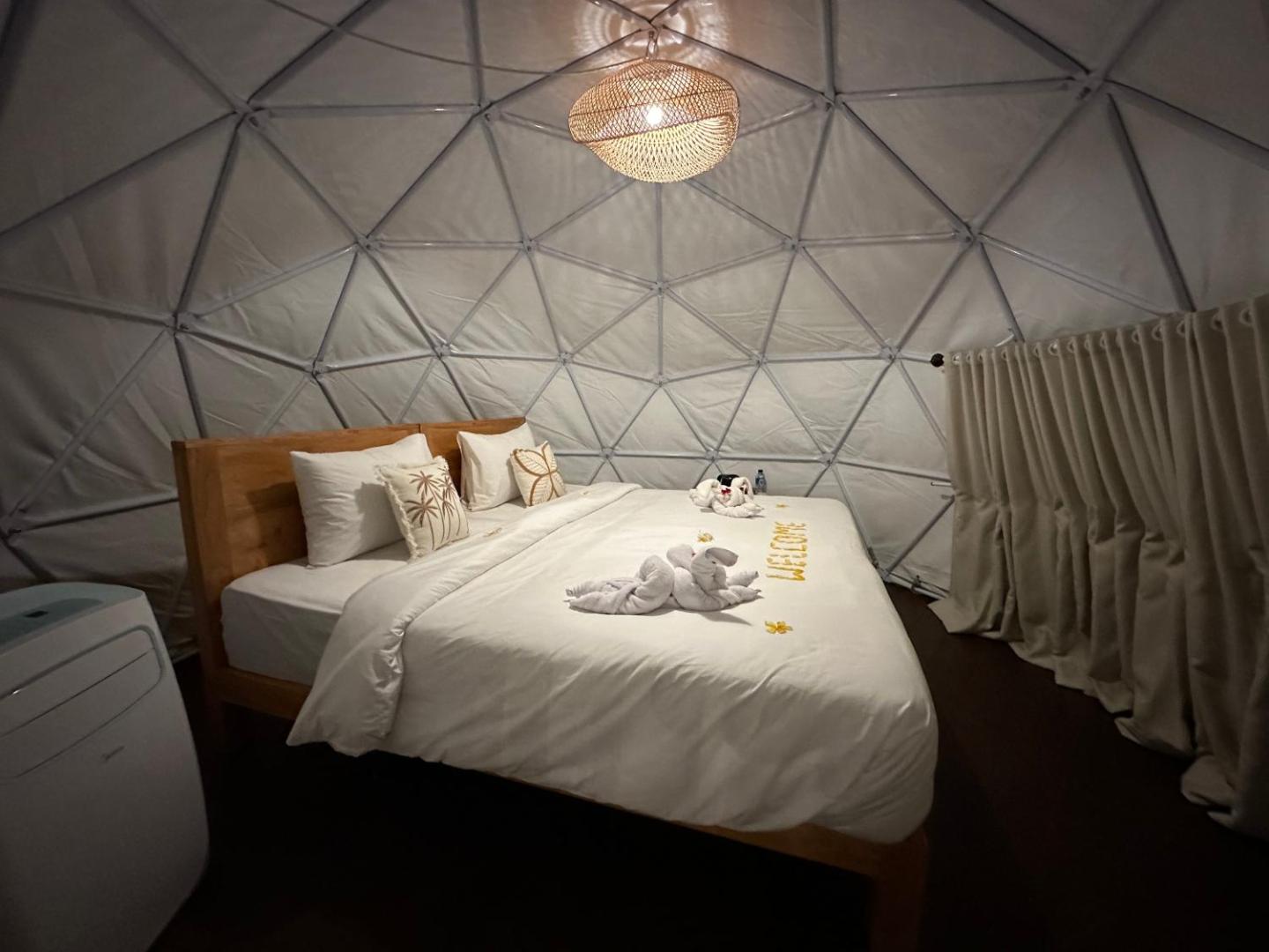 Glamping @ Pebbles & Fins