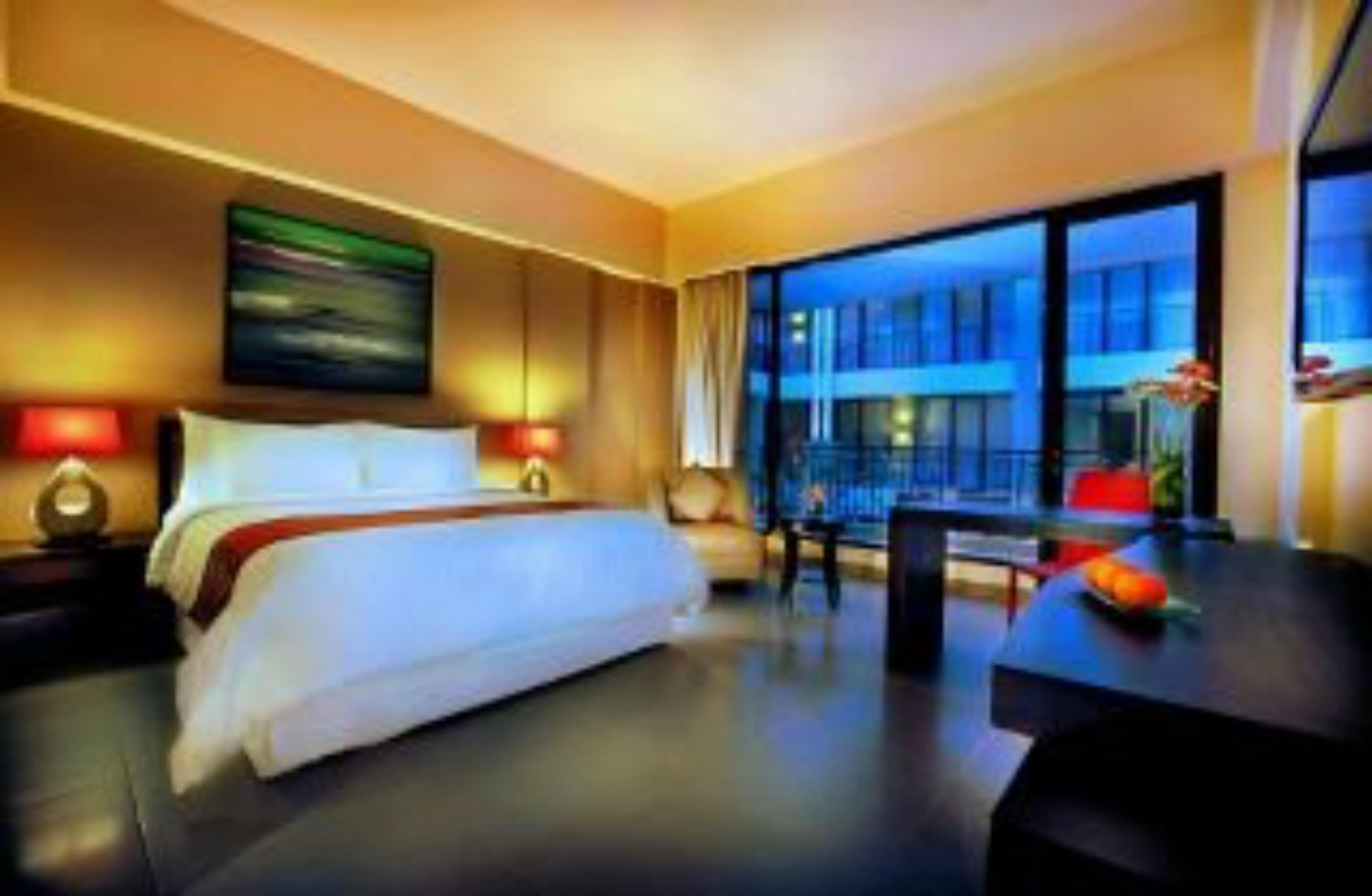 100 Sunset Boutique Hotel