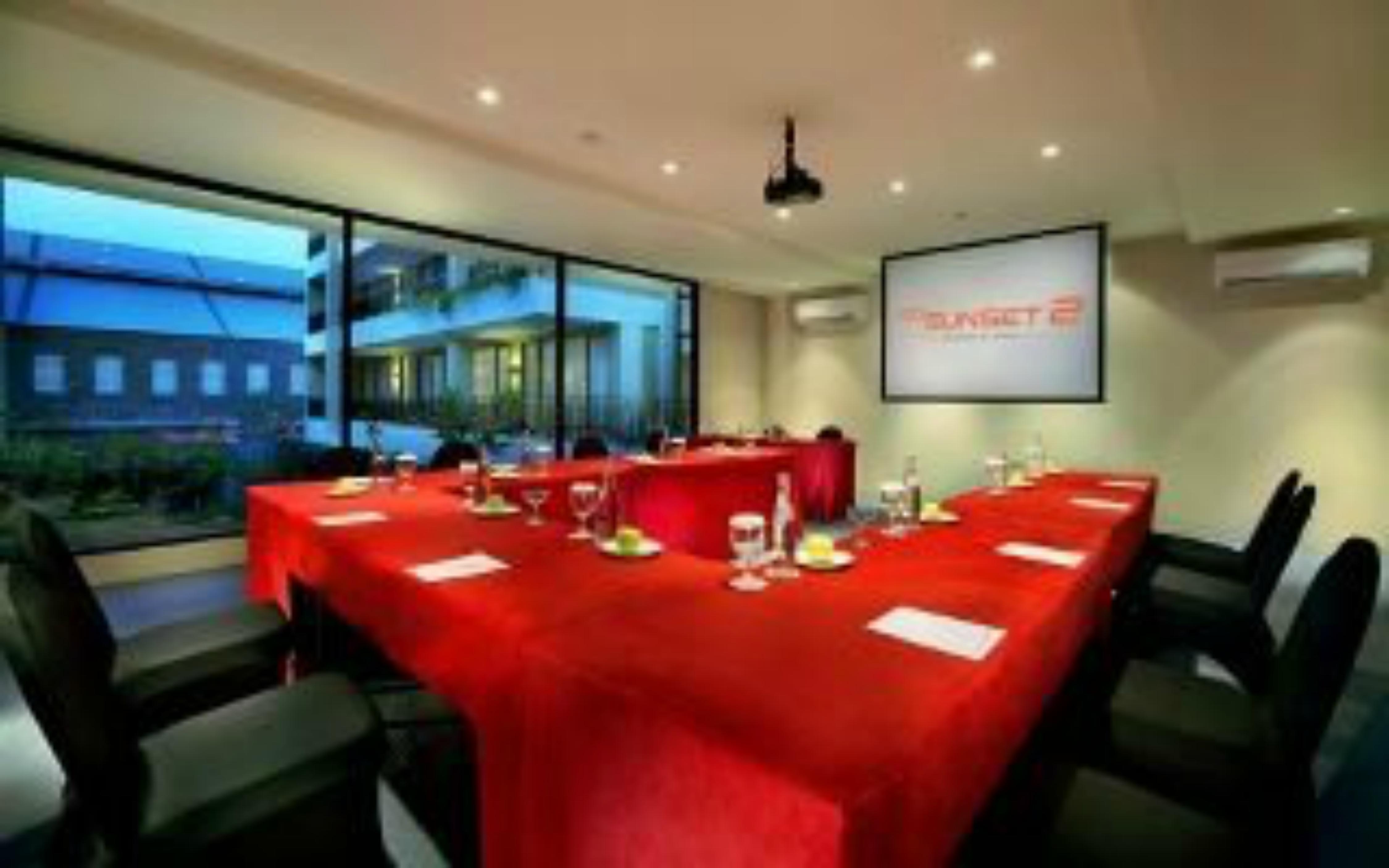 100 Sunset Boutique Hotel