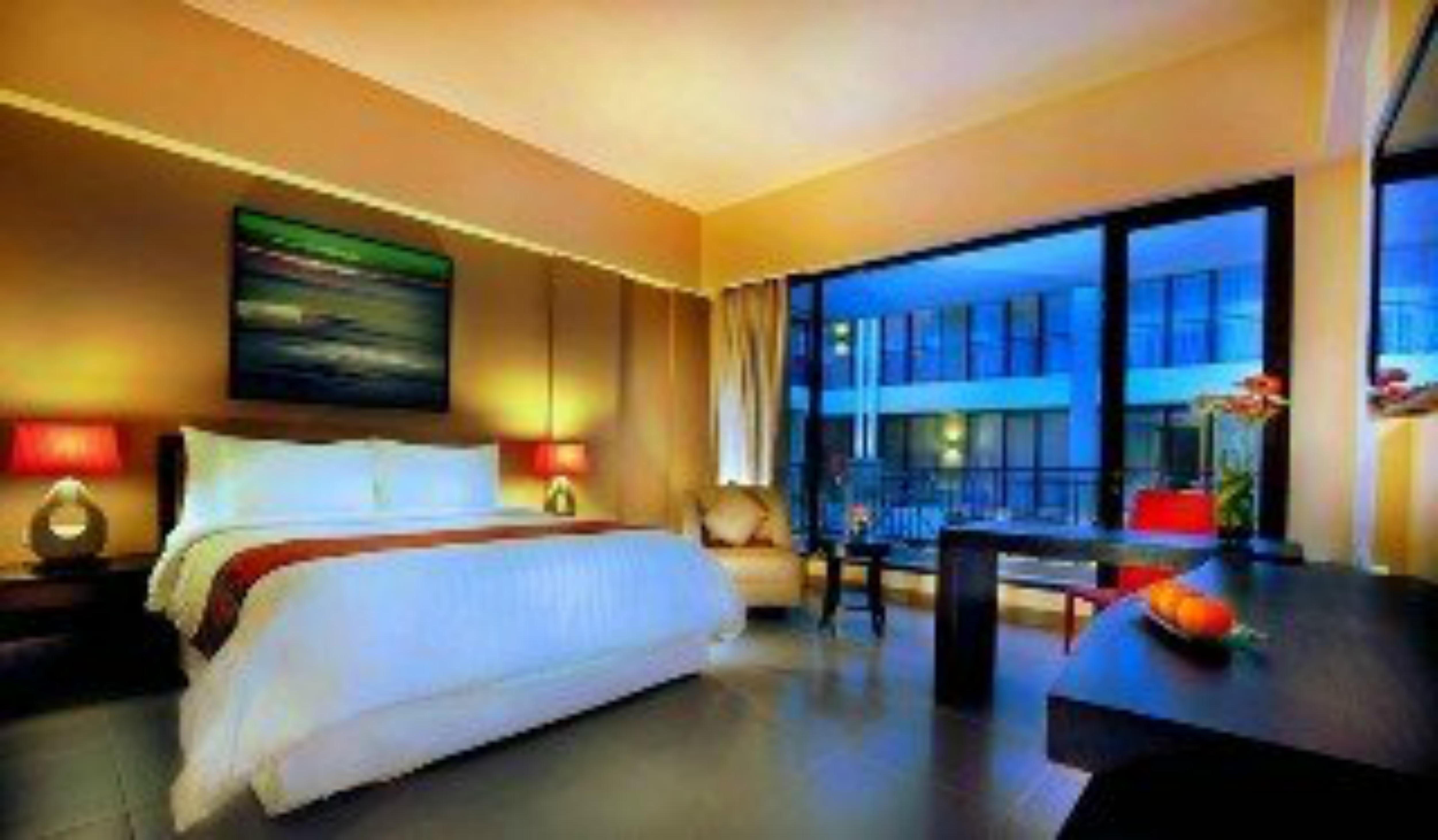 100 Sunset Boutique Hotel