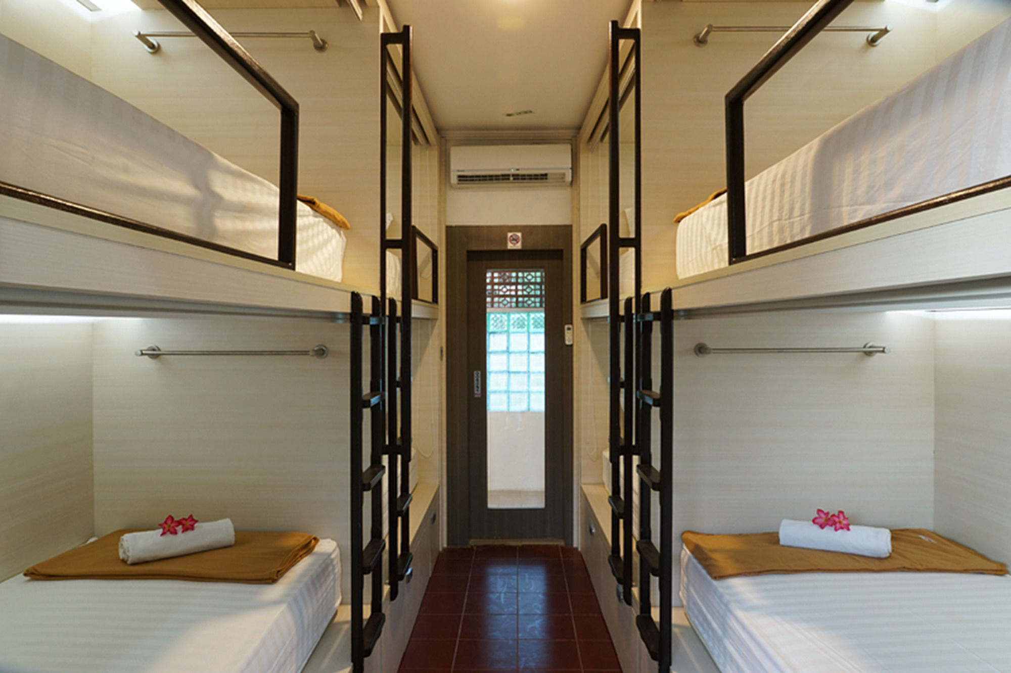 Amazing Cabin Hostel