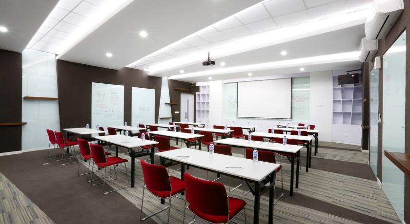 Berry Biz Hotel Sunset Road