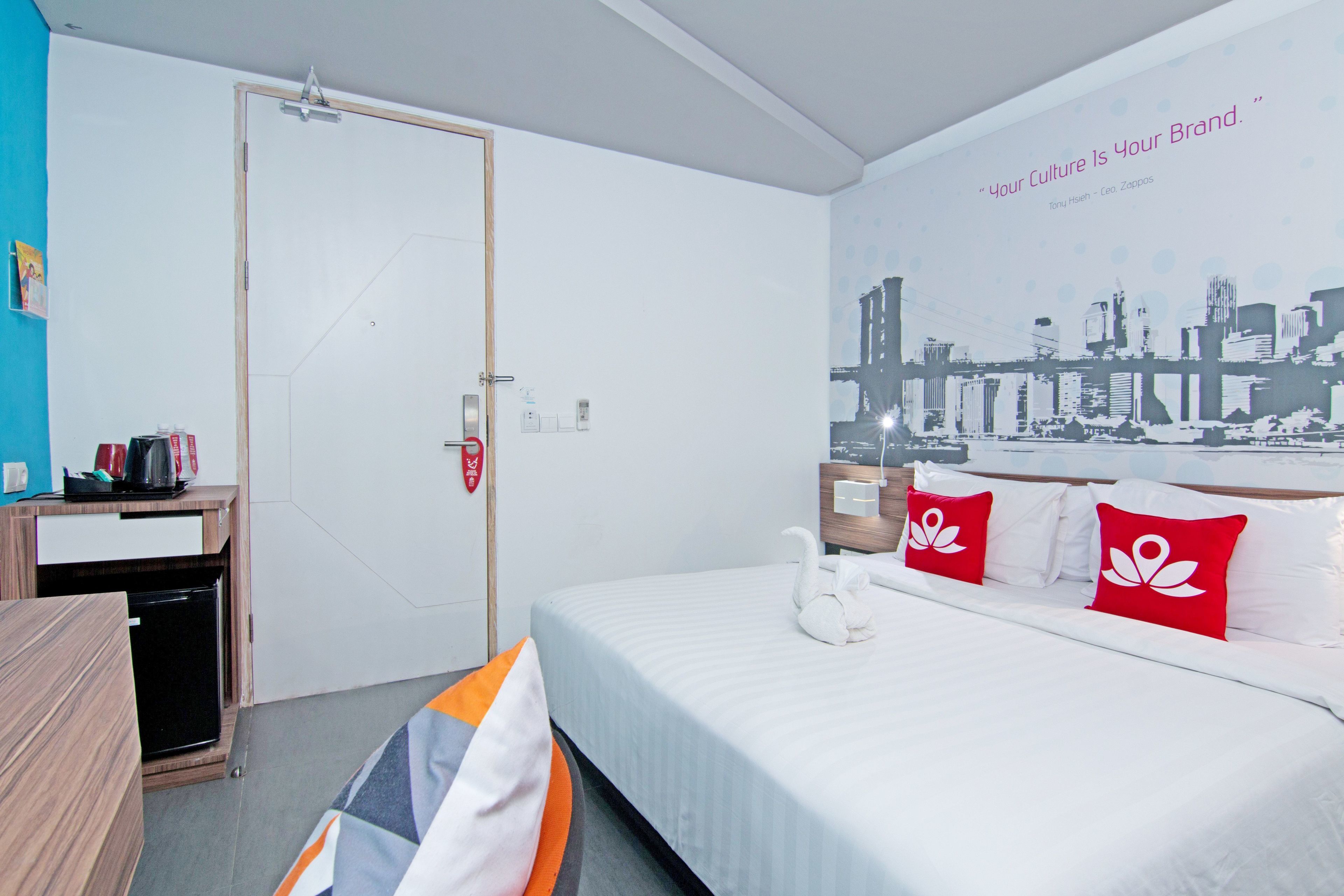 Berry Biz Hotel Sunset Road by ZEN Rooms