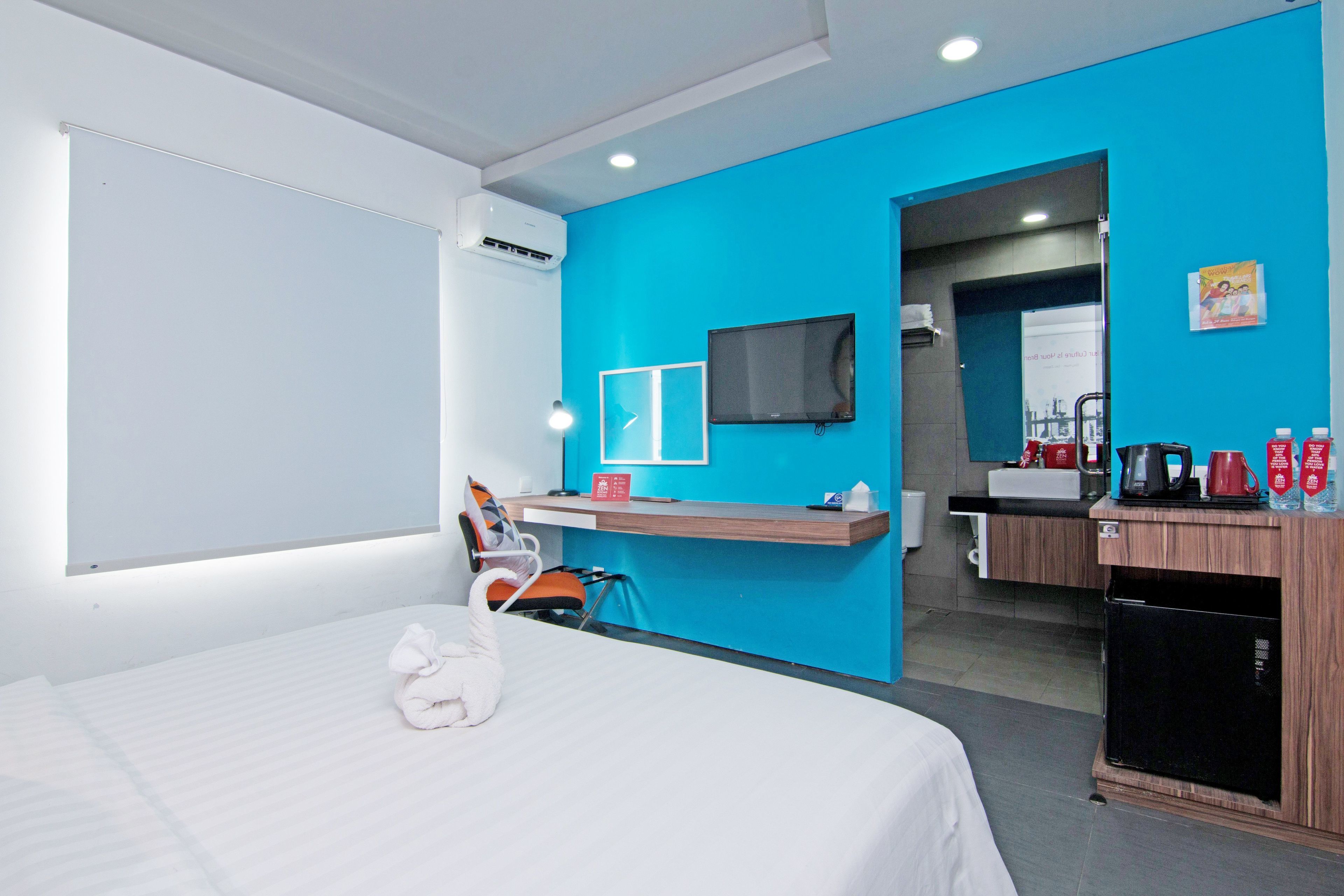Berry Biz Hotel Sunset Road by ZEN Rooms
