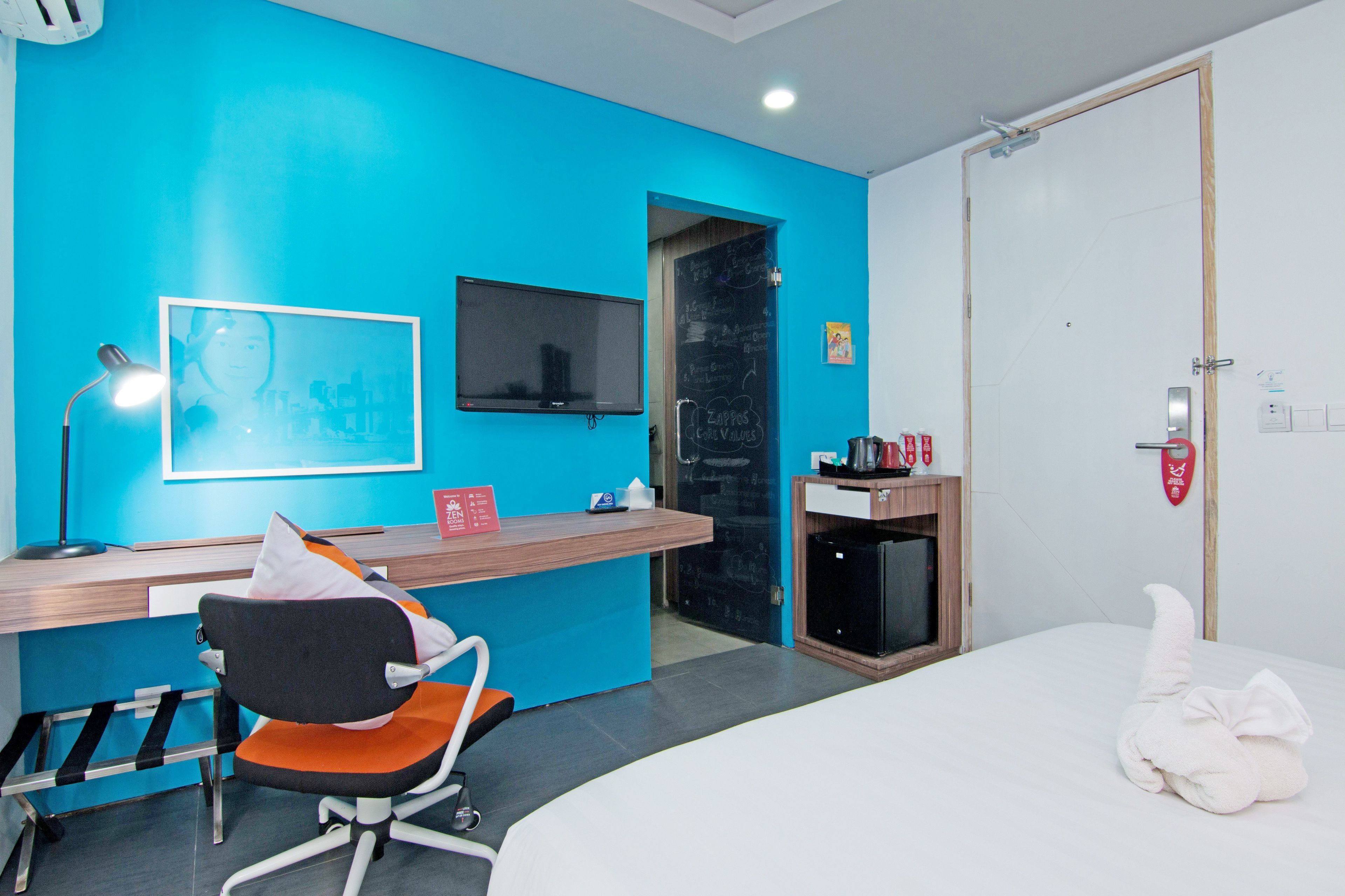Berry Biz Hotel Sunset Road by ZEN Rooms