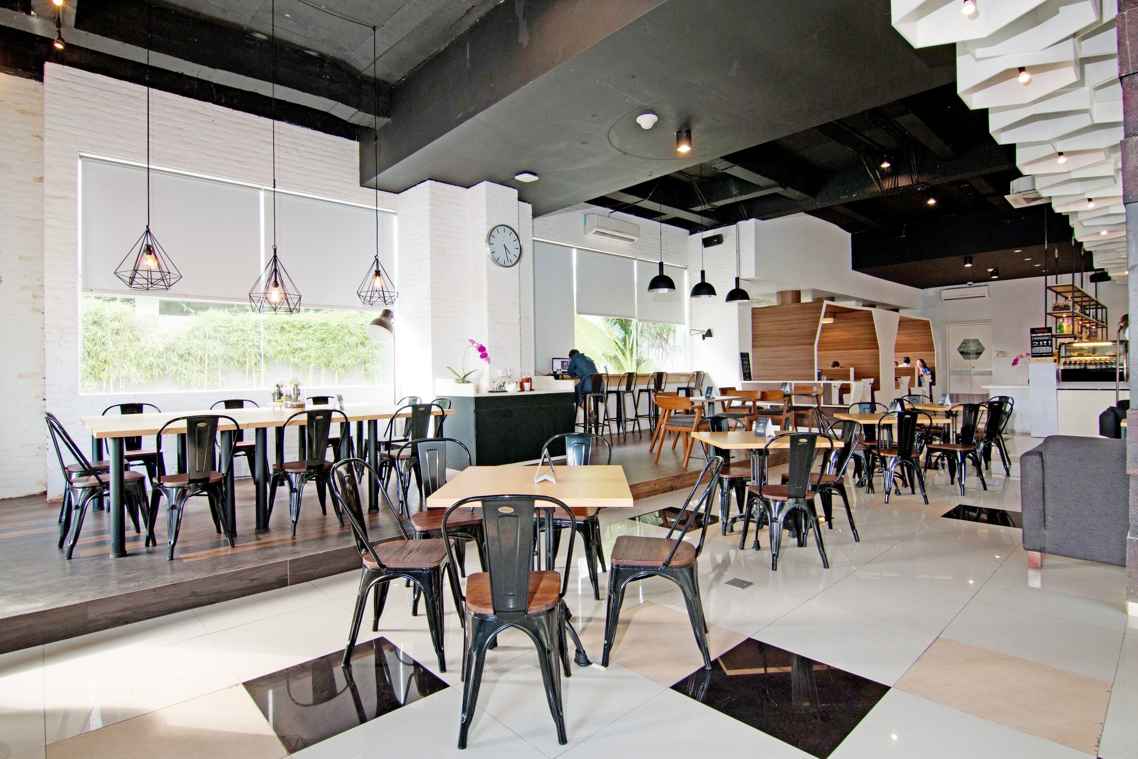 Berry Biz Hotel Sunset Road by ZEN Rooms