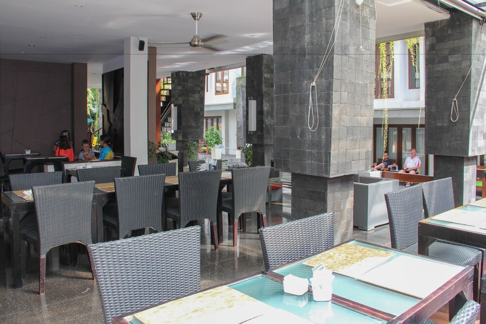 Casa Padma Hotel & Suites by Airy Rooms