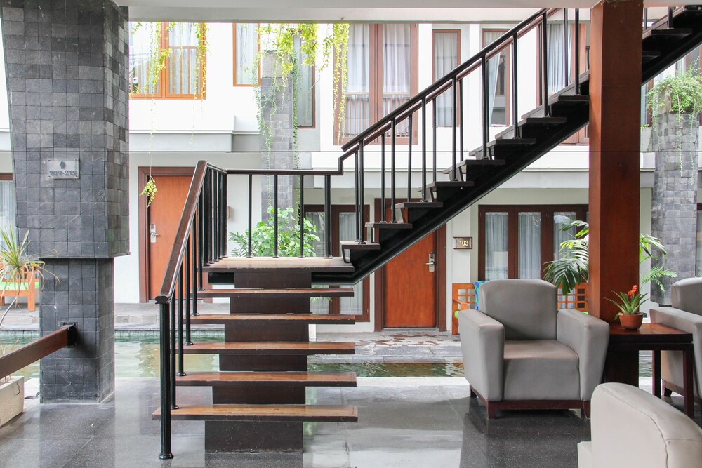 Casa Padma Hotel & Suites by Airy Rooms