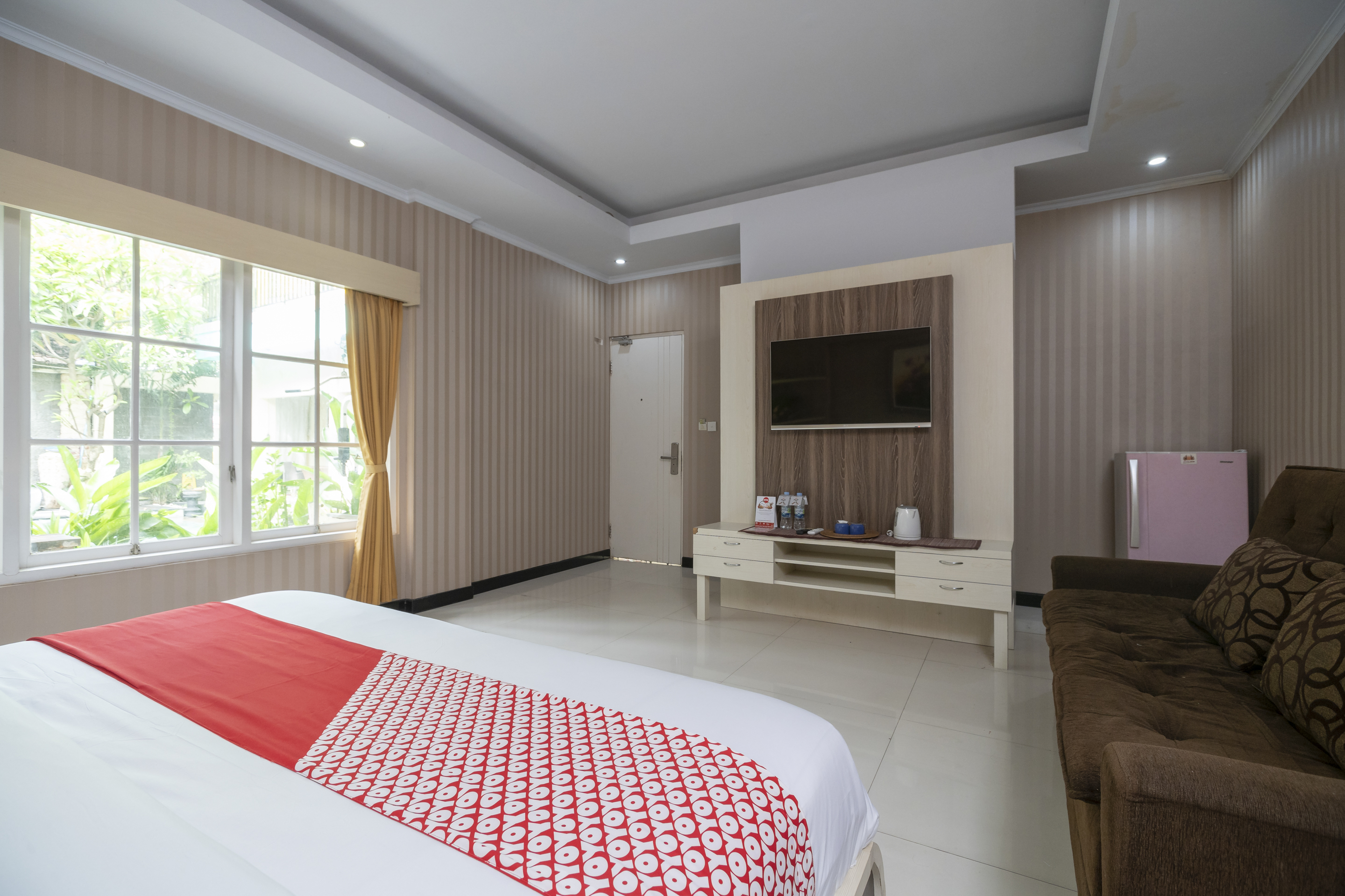 Dedy Beach Inn by OYO Rooms