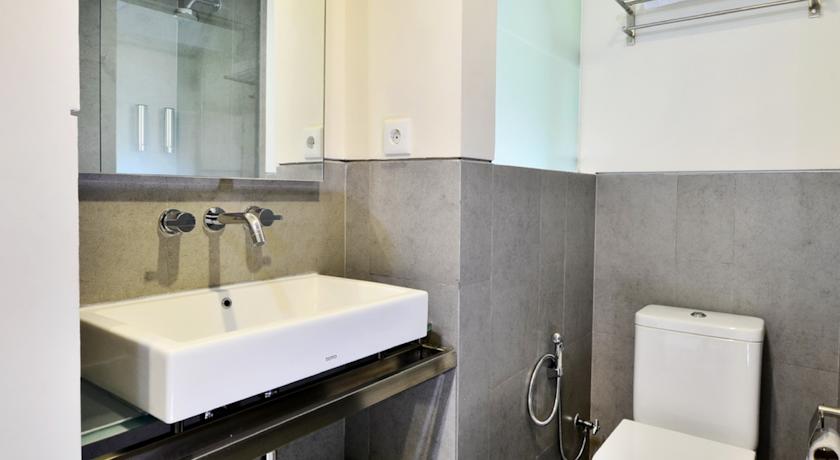 Grandmas Plus Hotel Airport