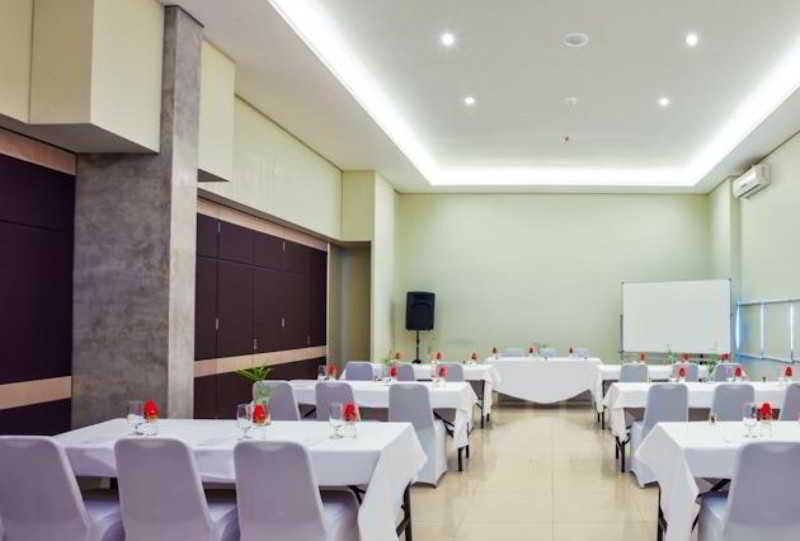 Grandmas Plus Hotel Airport