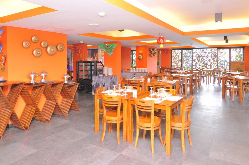Hardys Rofa Hotel And Spa Legian by Airy Rooms