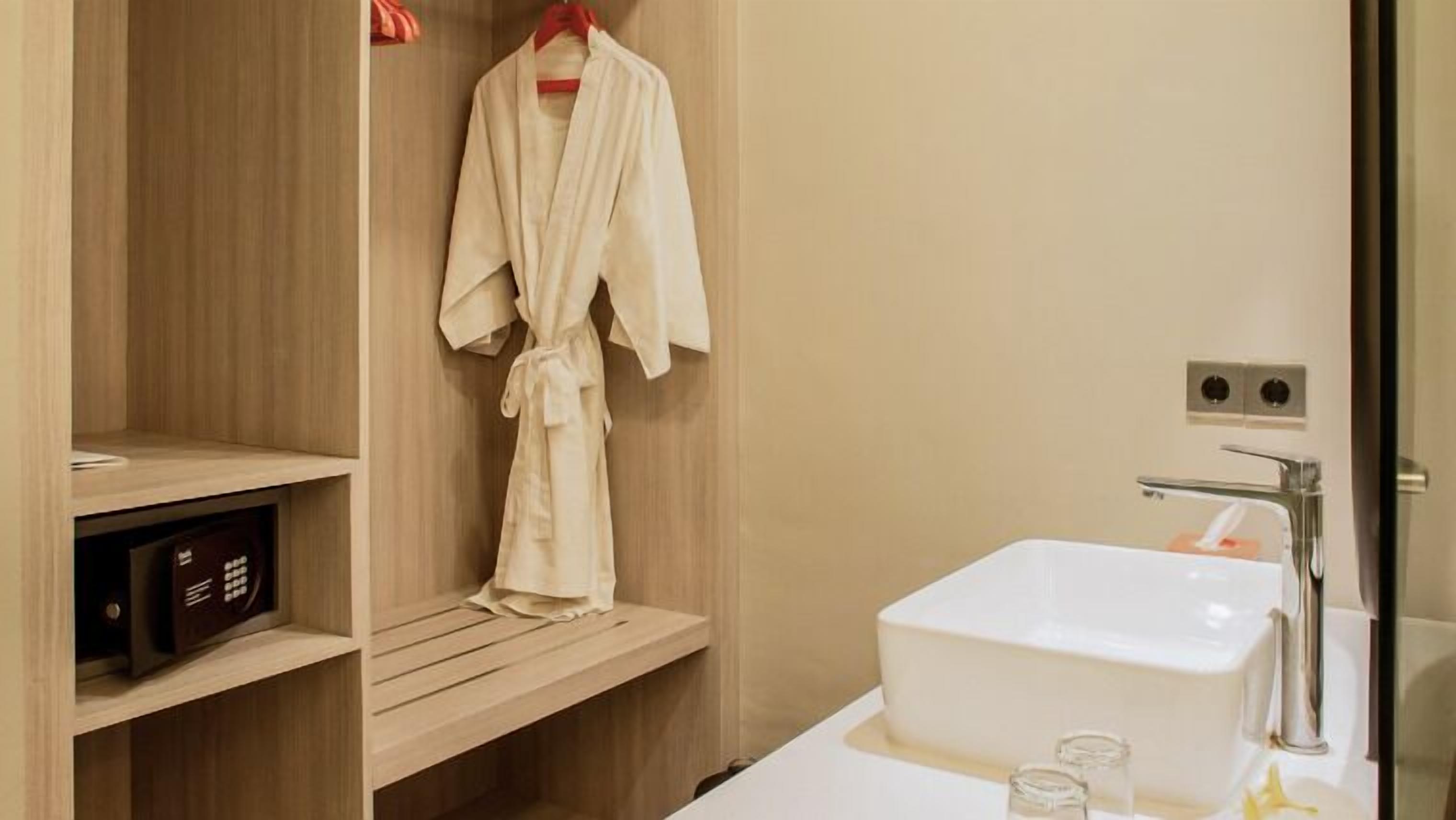 HARRIS Hotel & Residence Riverview Kuta Bali