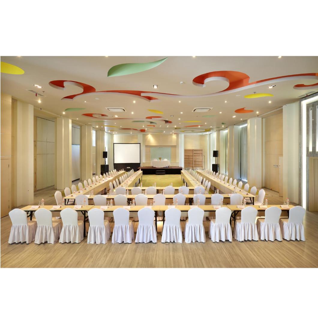 Harris Hotel & Residences Sunset Road