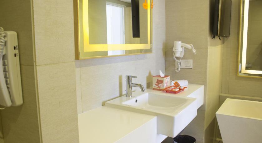 Harris Hotel Kuta Galeria