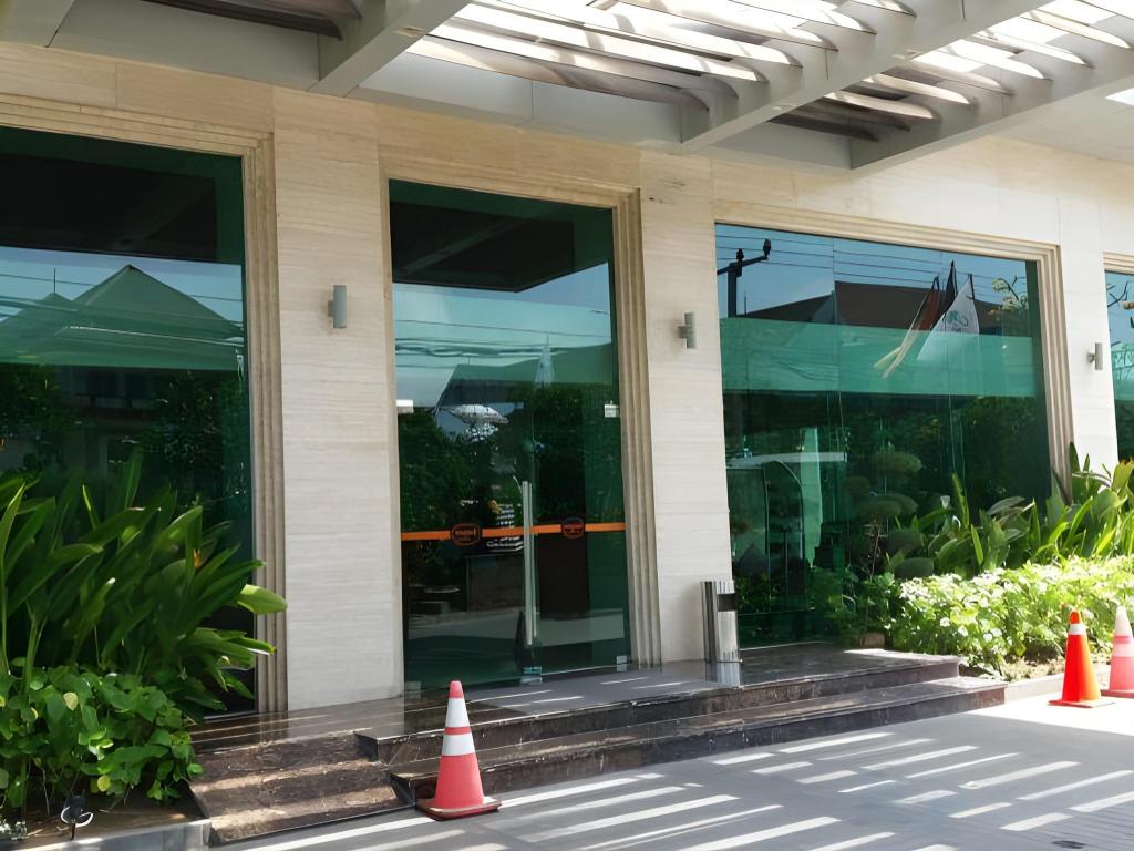 Harris Hotel Kuta Galeria