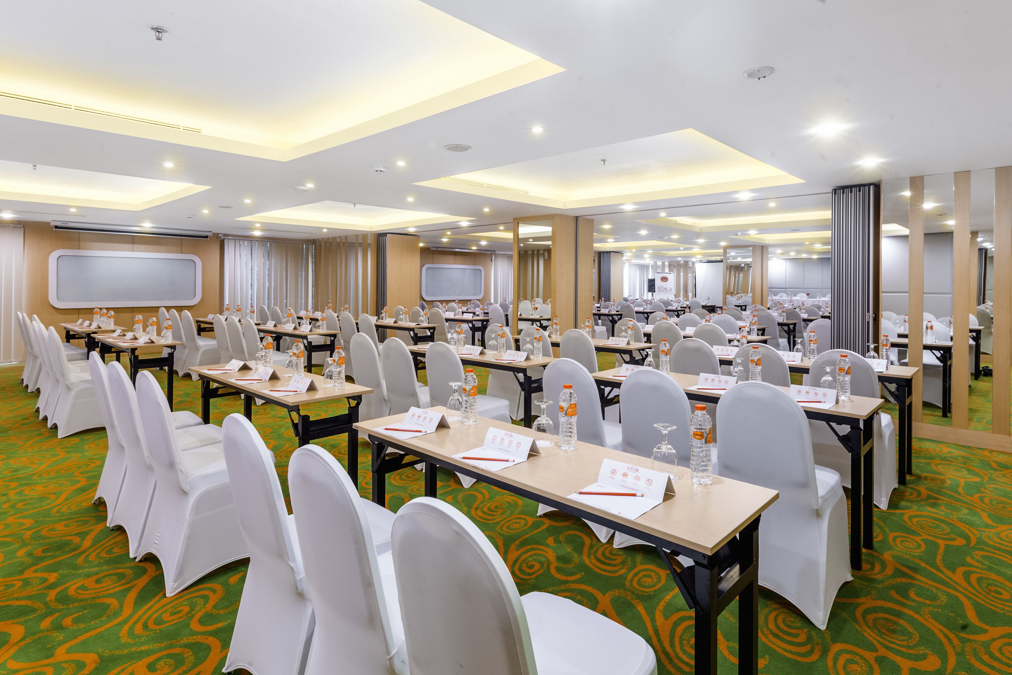 Harris Hotel Kuta Galeria