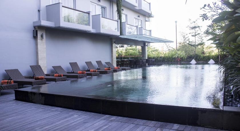 Harris Hotel Kuta Galeria