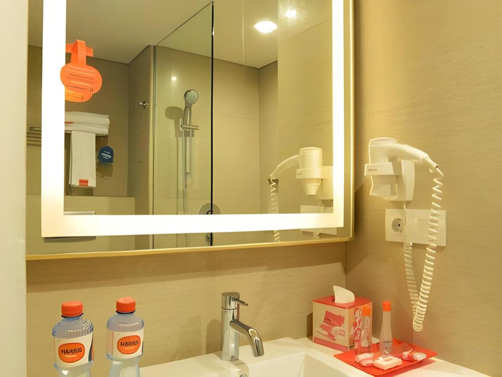Harris Hotel Kuta Galeria