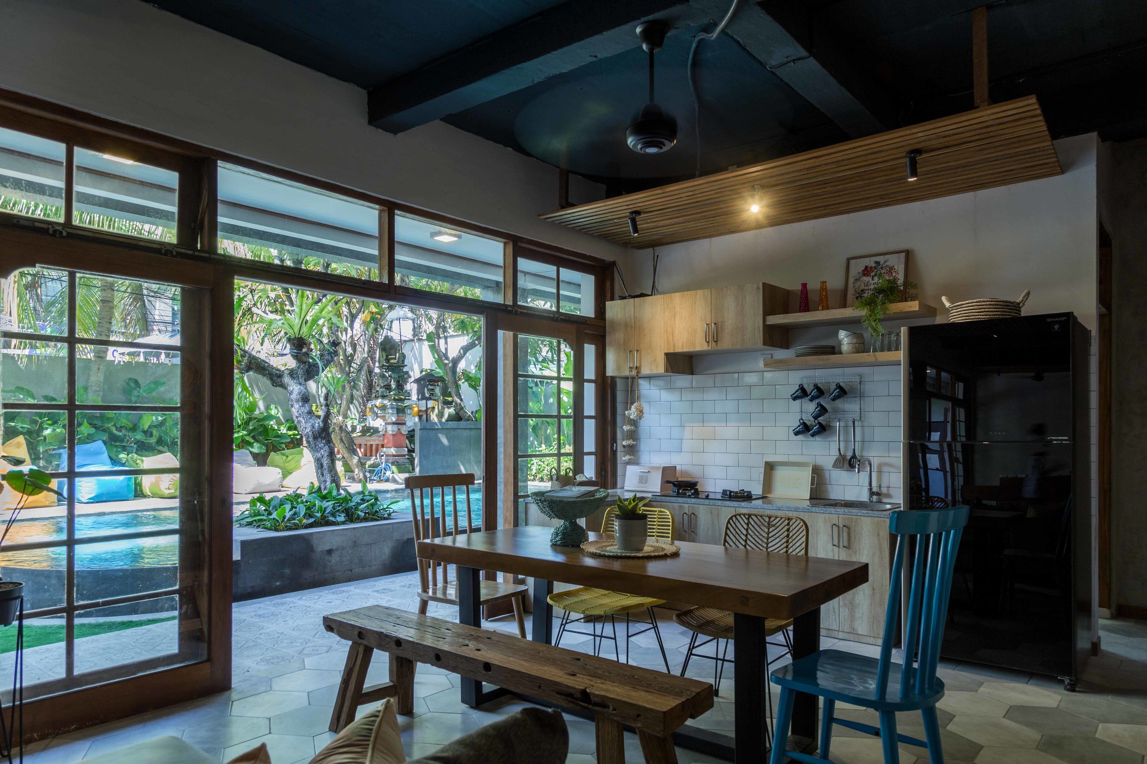 Interconnection Kuta Hostel