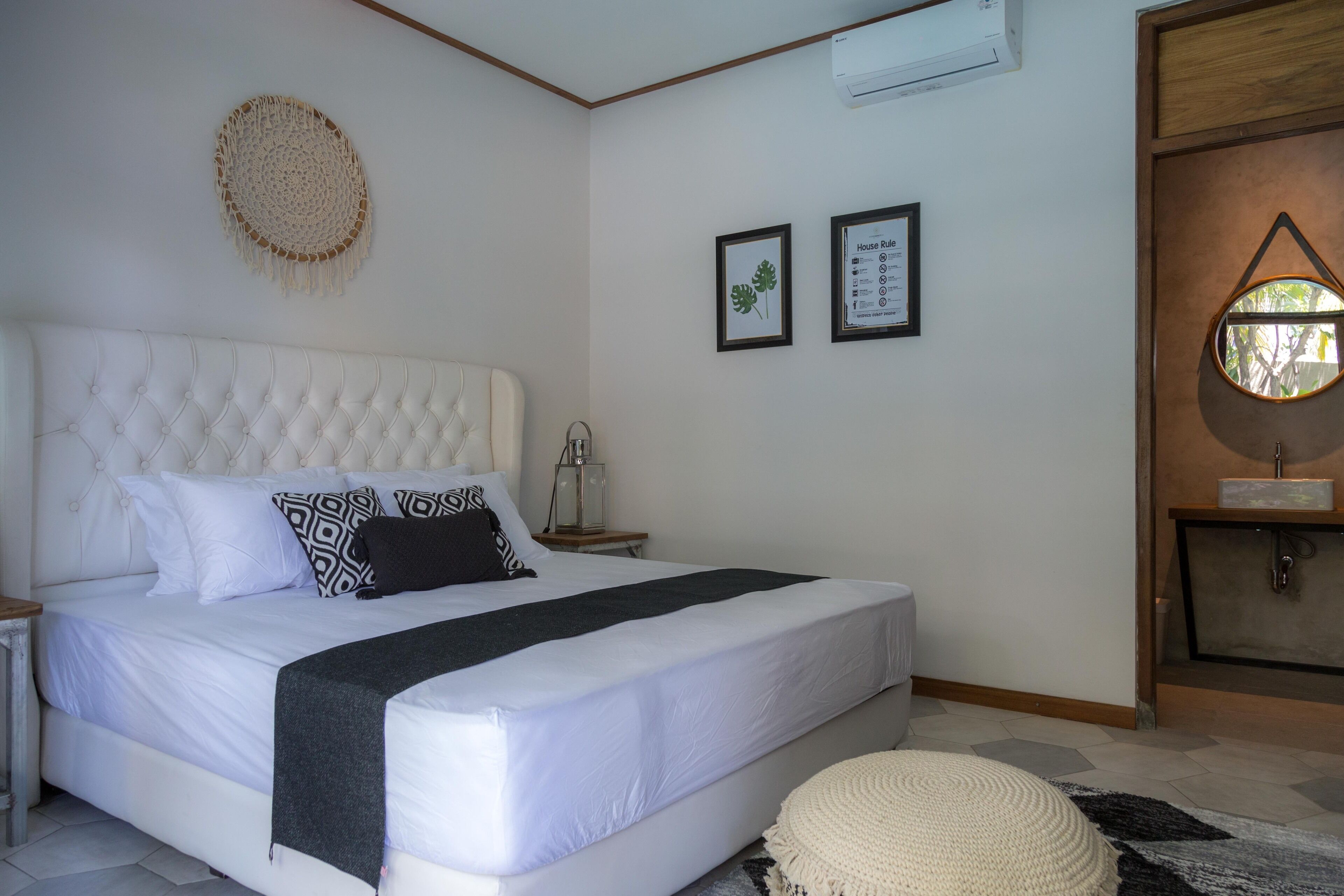Interconnection Kuta Hostel
