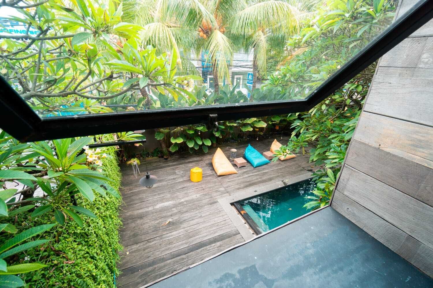 Interconnection Kuta Hostel