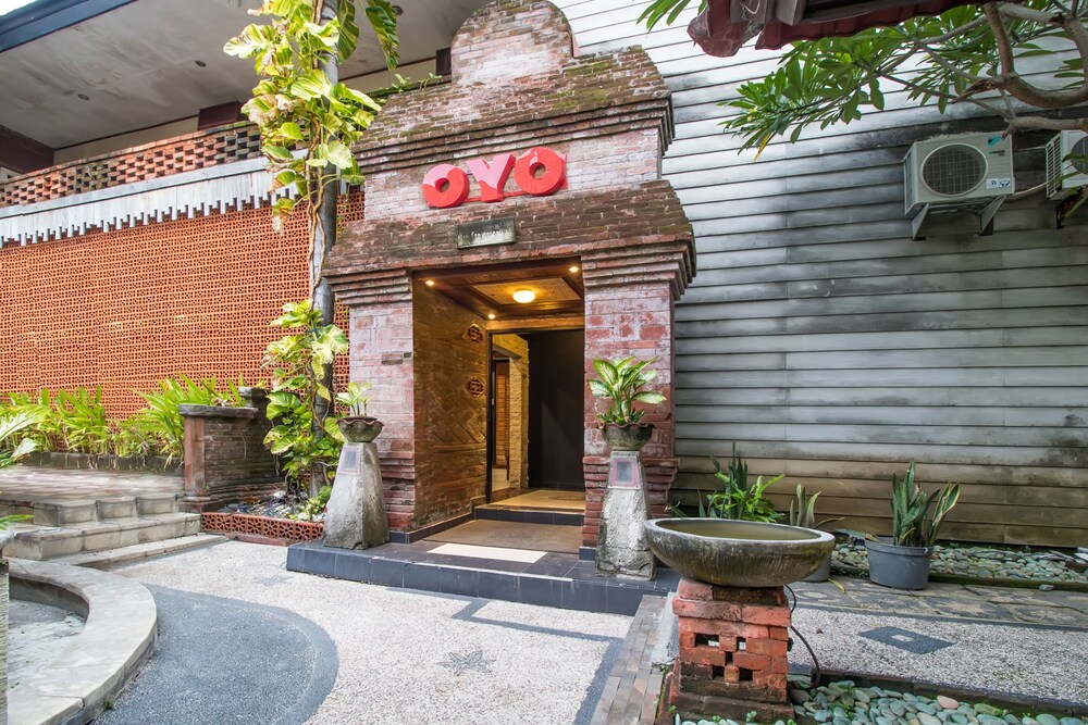 Maxi Budget by OYO Rooms