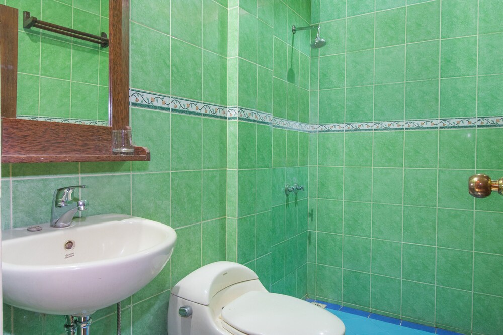 Maxi Budget by OYO Rooms
