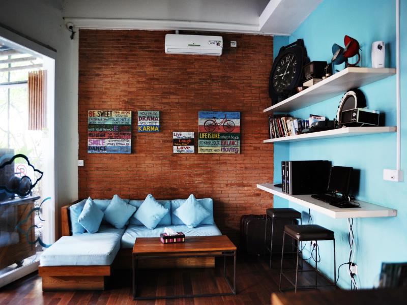 Nau Here Hostel