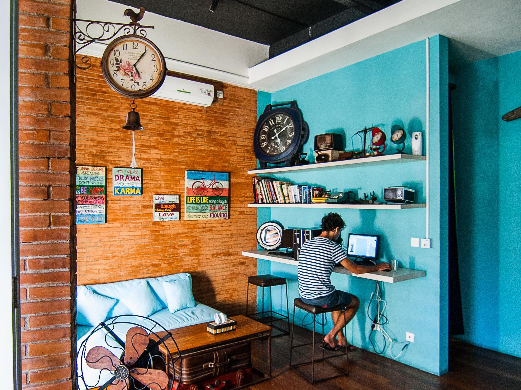 Nau Here Hostel