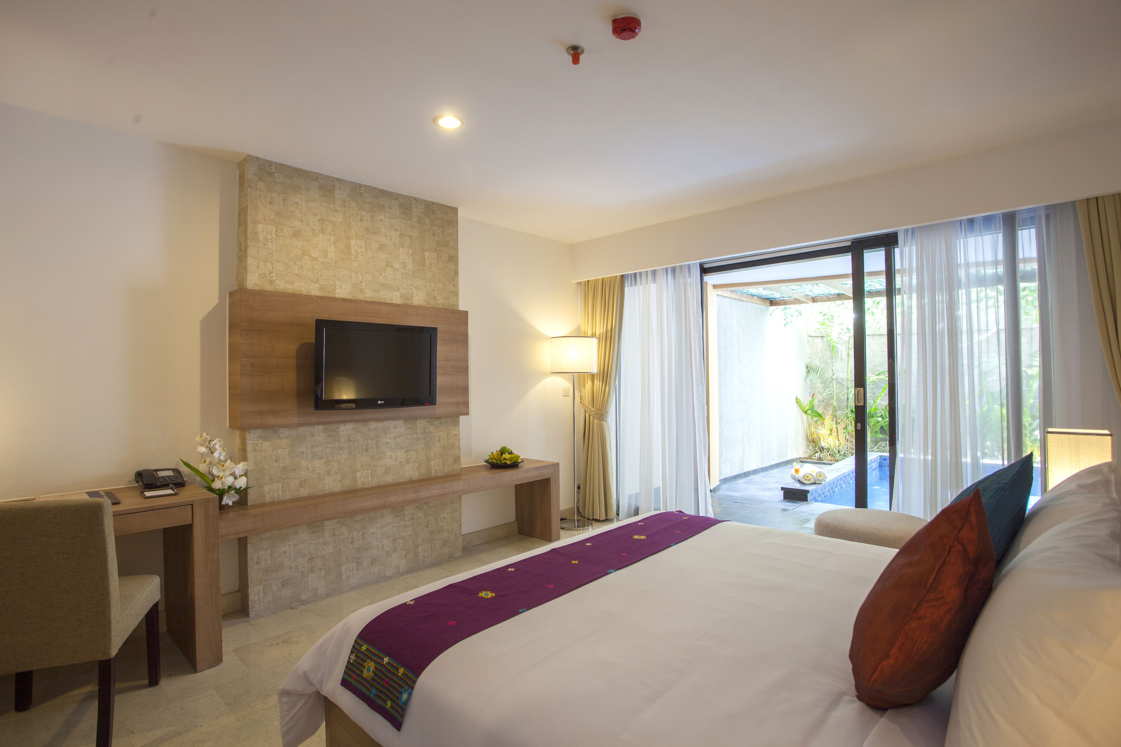 Cross Vibe Paasha Atelier Bali Kuta