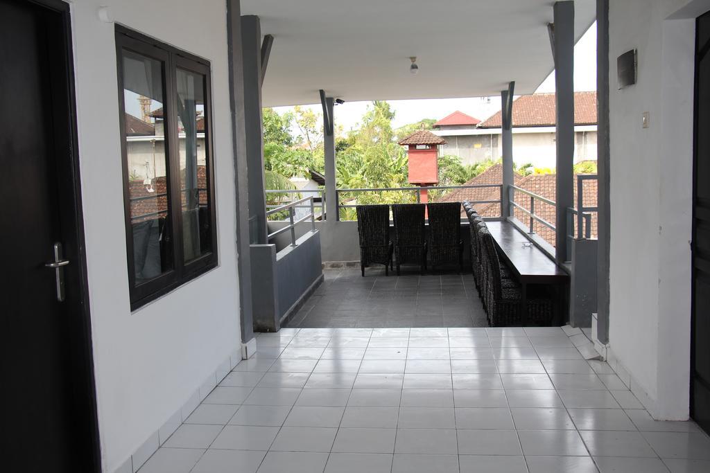 OYO 90376 Rabasta Kuta Residence