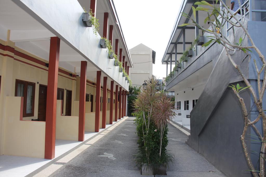 OYO 90376 Rabasta Kuta Residence